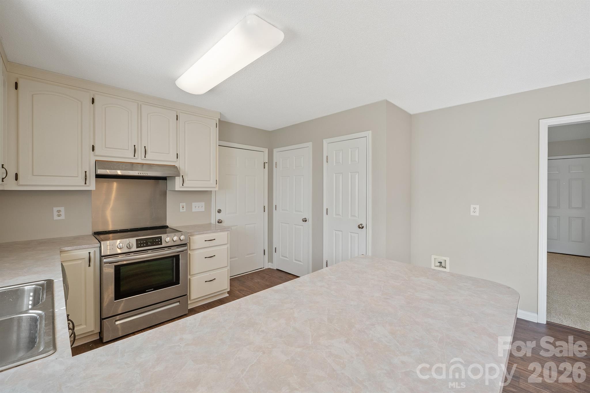 kitchen - 1061 Isenhour Court, Maiden