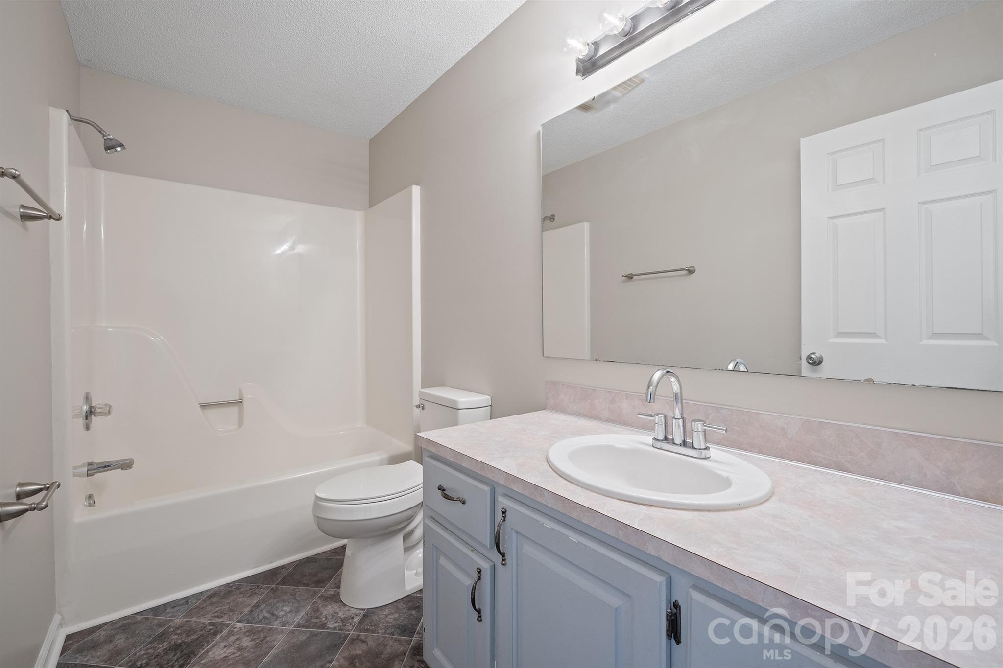 Full bath in hall - 1061 Isenhour Court, Maiden