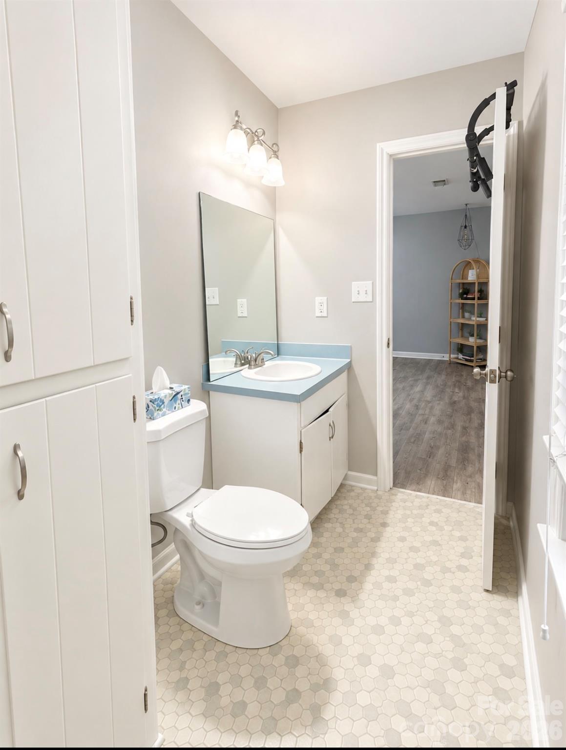 Single Family Residence at 7332 Cedarbrook Drive, Charlotte, photo 11 of 19