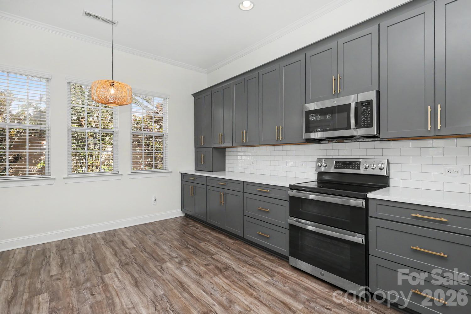 Single Family Residence at 10509 Serape Road, Charlotte, photo 9 of 41