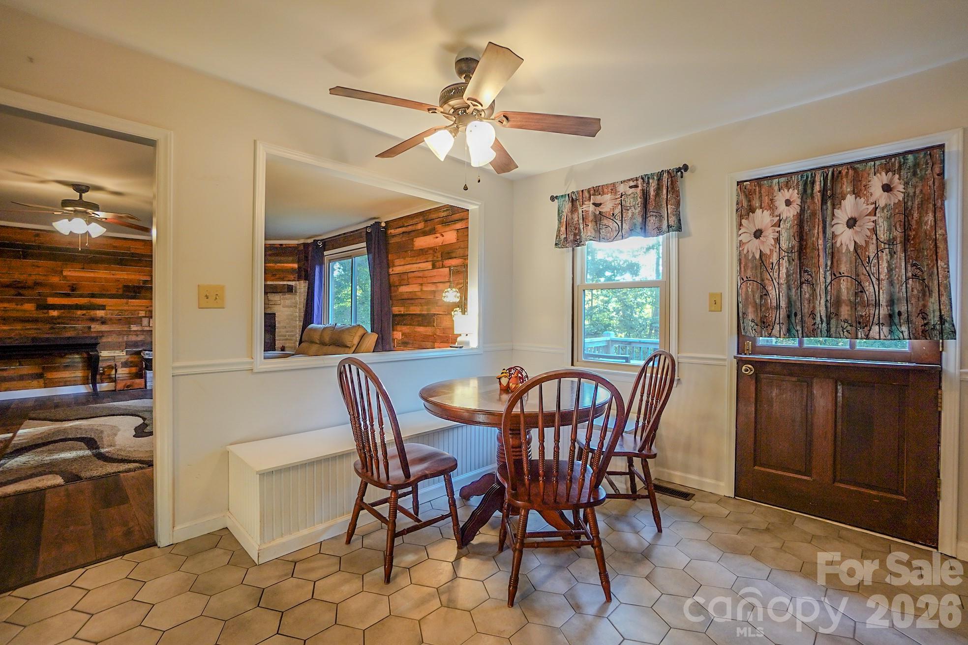 eat in kitchen - 3576 Julian Welborn Drive, Morganton