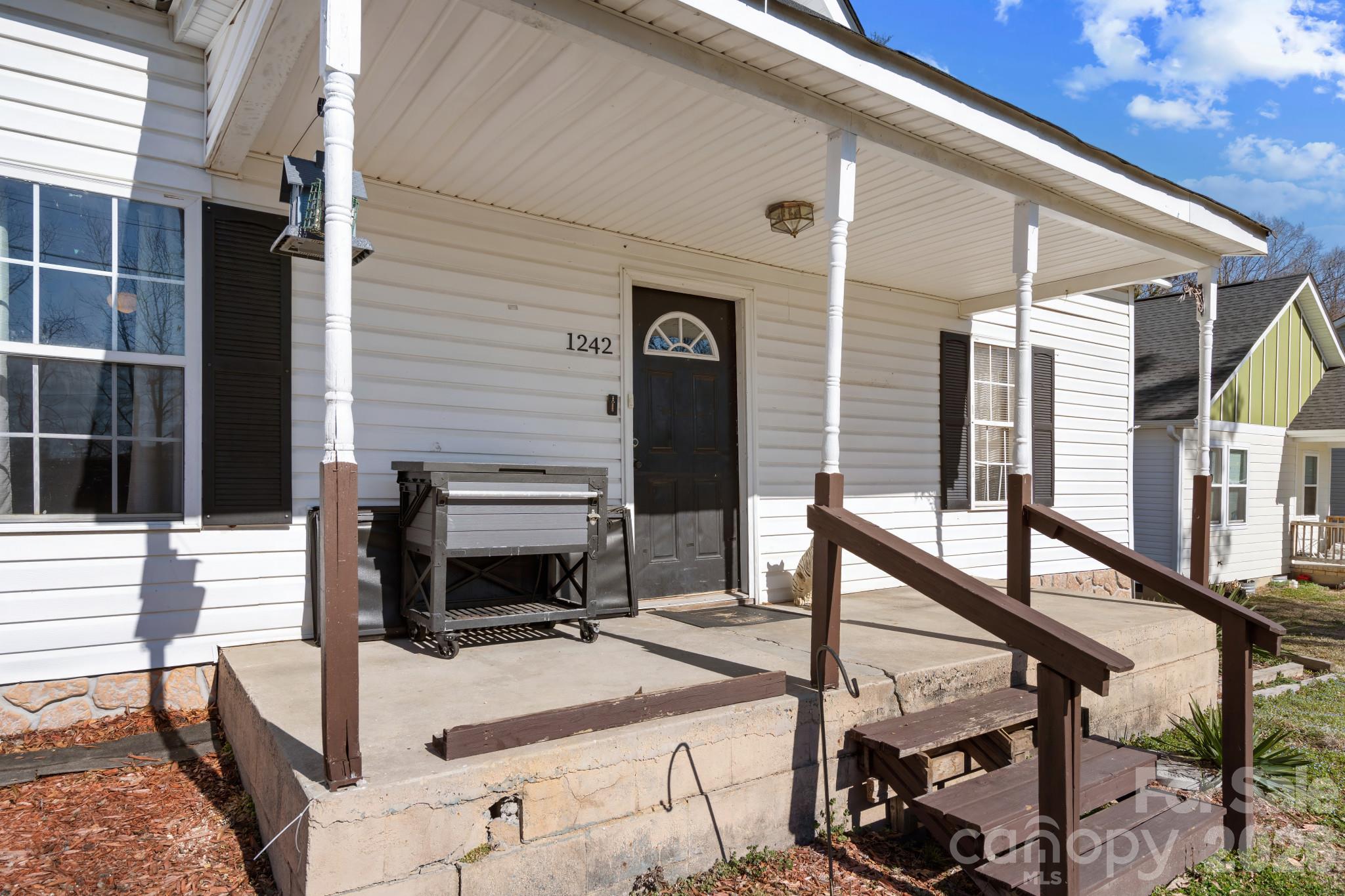 Single Family Residence at 1242 W Airline Avenue, Gastonia, photo 3 of 10
