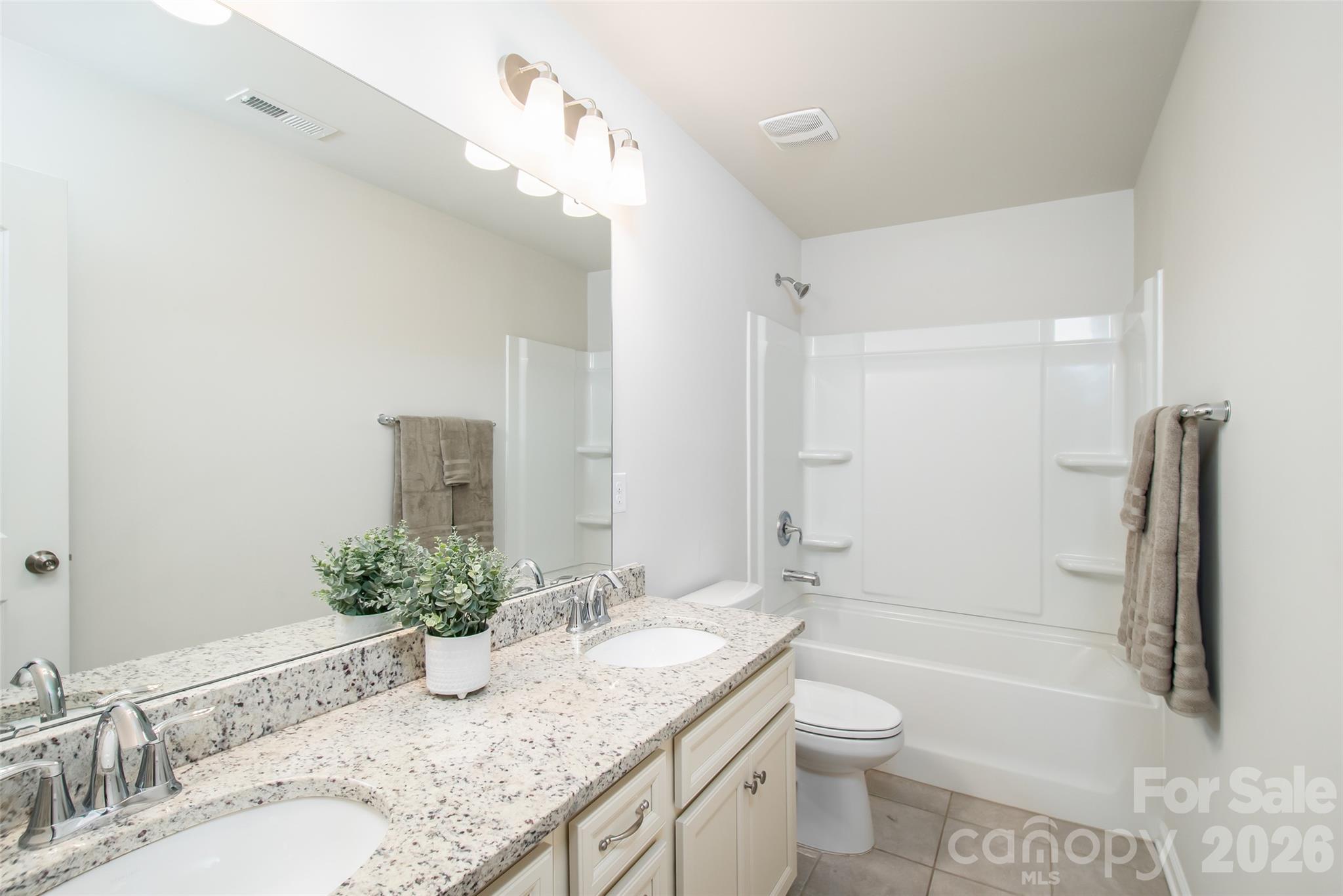 2nd Full Bathroom With Dual Sinks - 150 W Morehouse Avenue, Mooresville