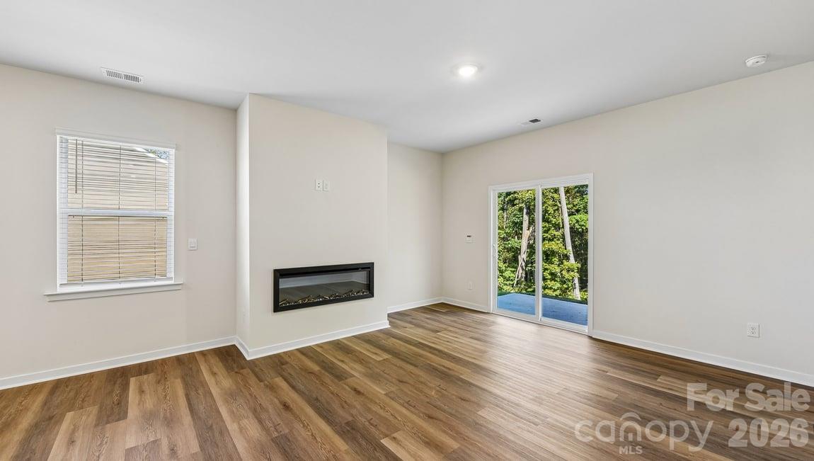 Single Family Residence at 580 Dazzle Loop, Newton, photo 12 of 63