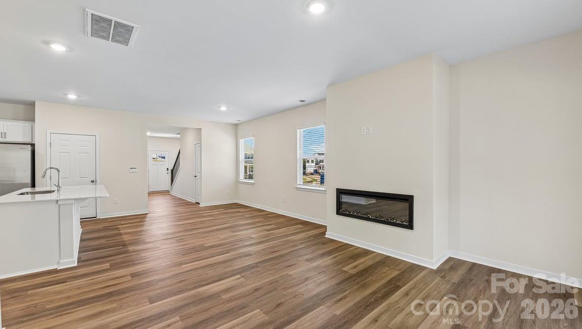 Single Family Residence at 580 Dazzle Loop, Newton, photo 14 of 63