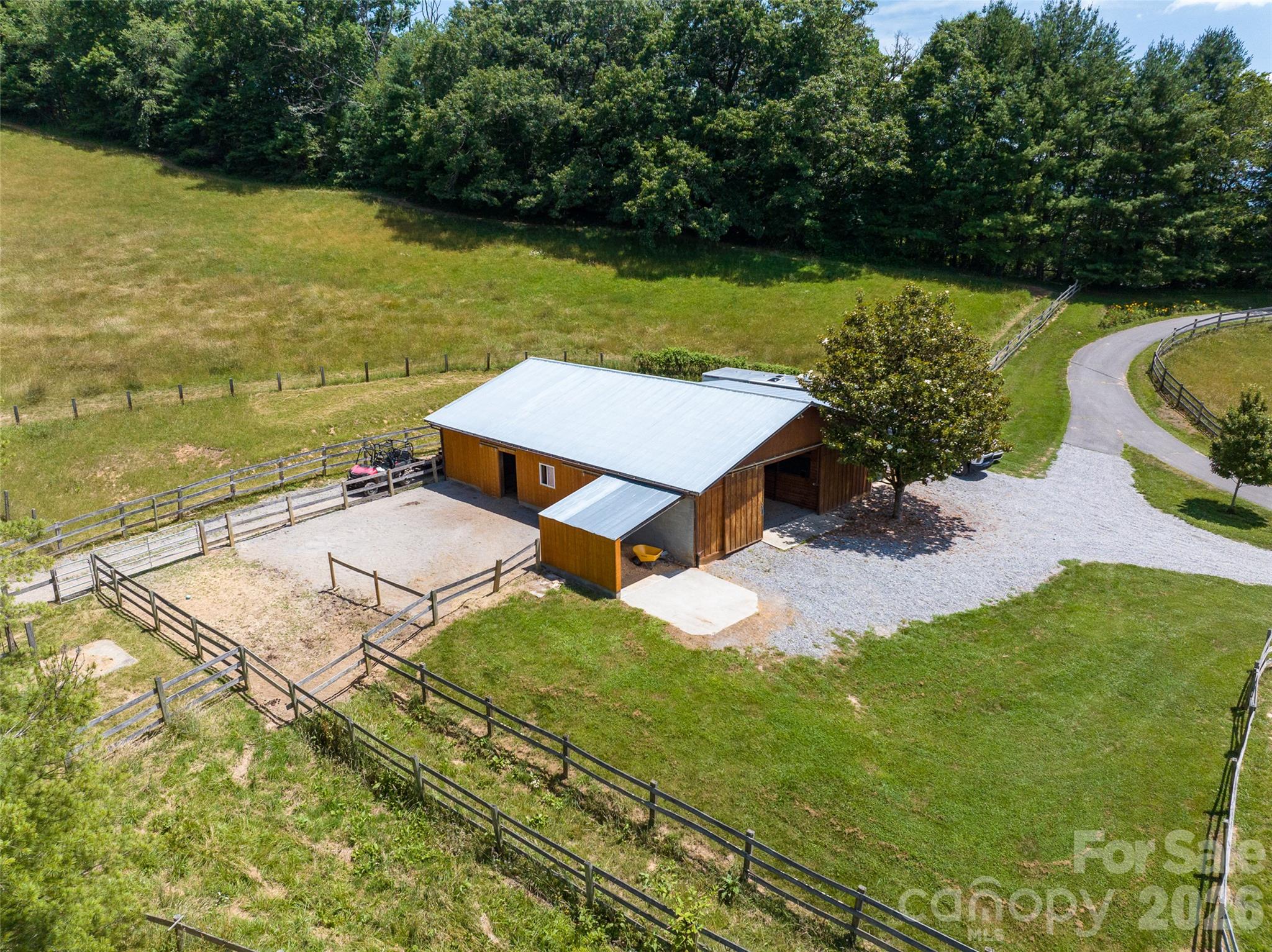Primary barn with stables. - 316 Stevenson Cove Road, Waynesville