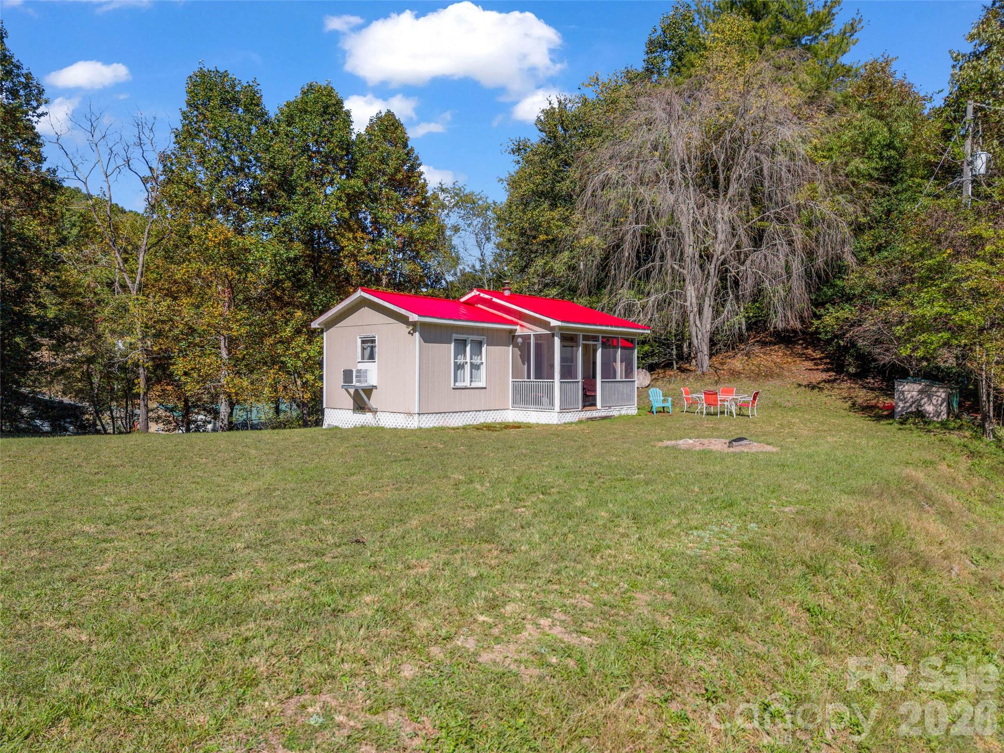 Single Family Residence at 468 Willow Springs Cove, Hendersonville, photo 7 of 43