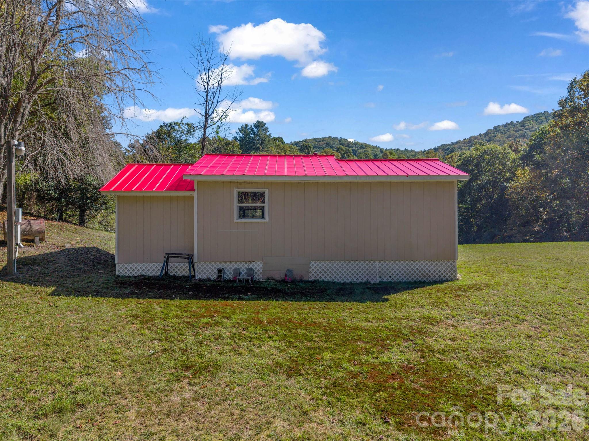 Single Family Residence at 468 Willow Springs Cove, Hendersonville, photo 10 of 43