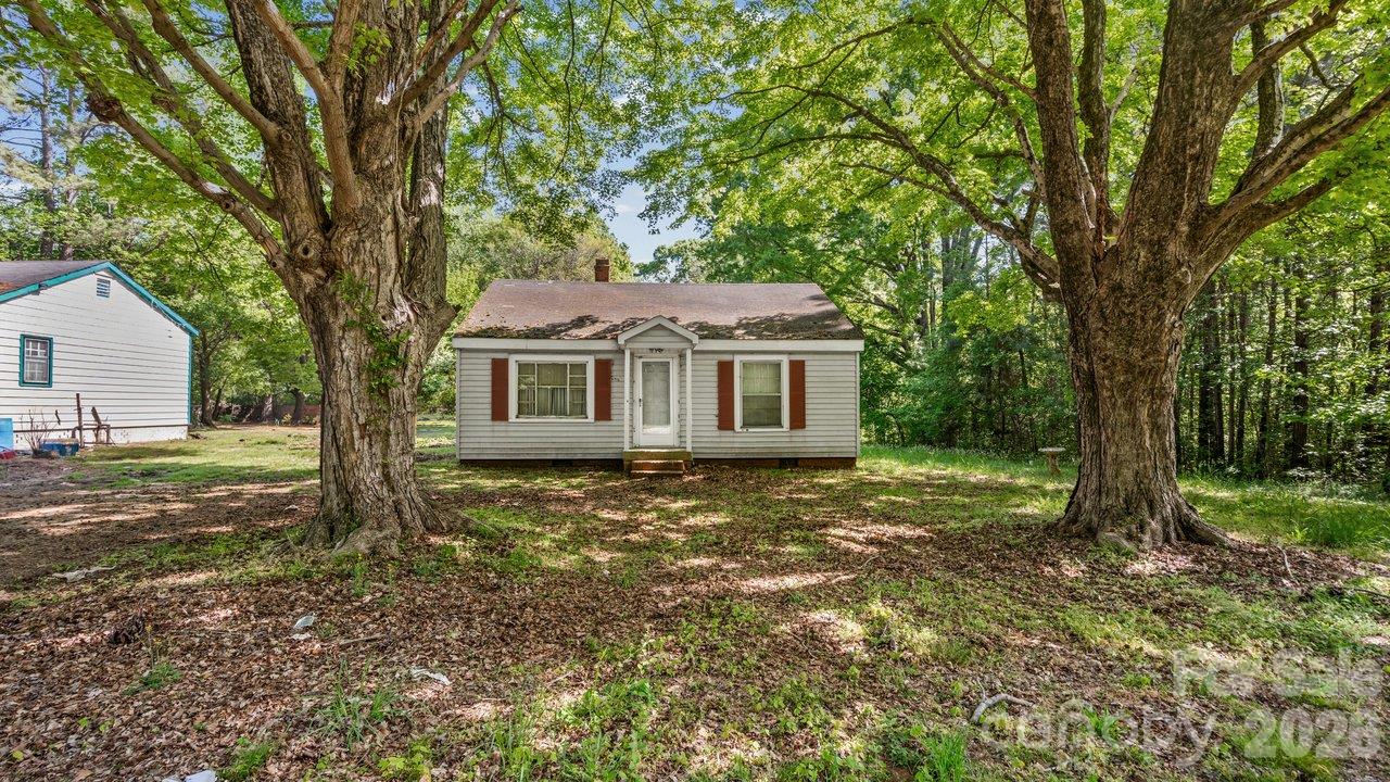 Single Family Residence at 515 E Torbush Drive, Salisbury, photo 3 of 38