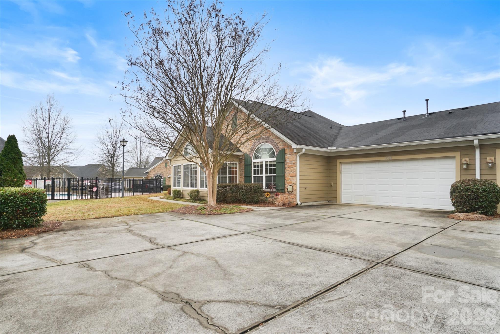 Condominium at 5518 Prosperity View Drive, Charlotte, photo 2 of 38
