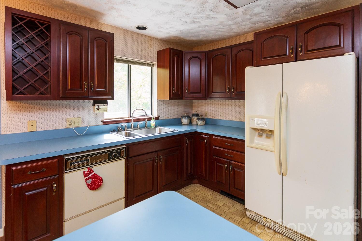 Single Family Residence at 8 Governors Court, Asheville, photo 11 of 24