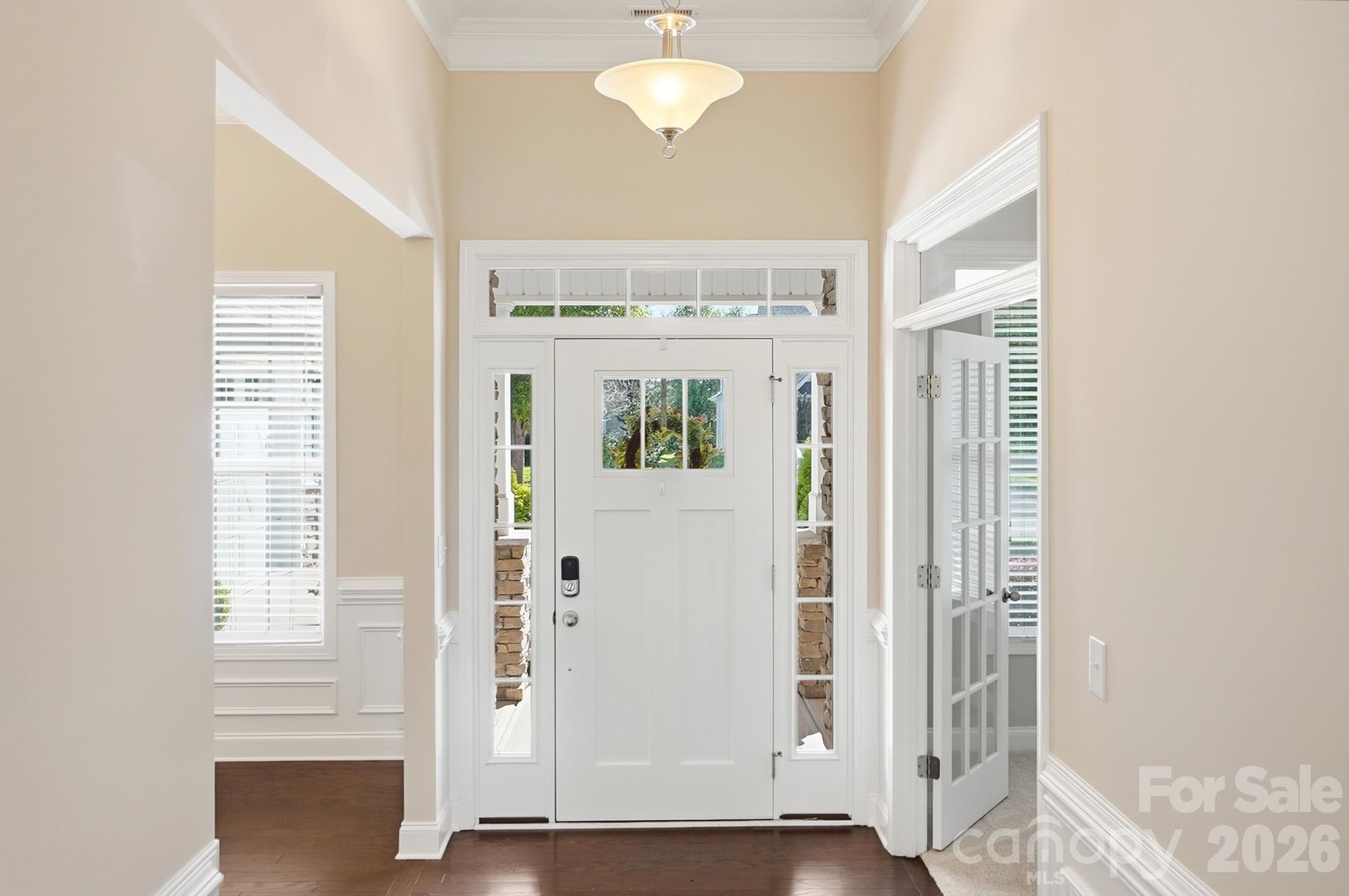 Single Family Residence at 9106 Longvale Lane, Charlotte, photo 2 of 43
