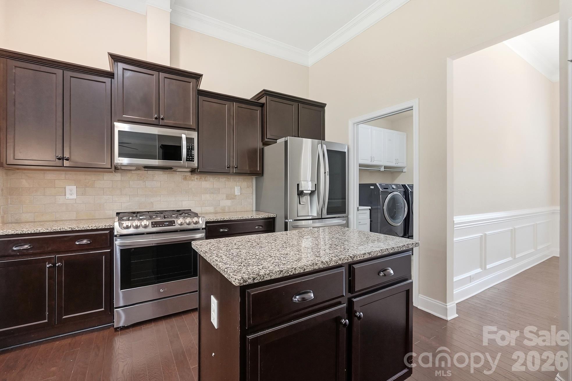 Single Family Residence at 9106 Longvale Lane, Charlotte, photo 11 of 43