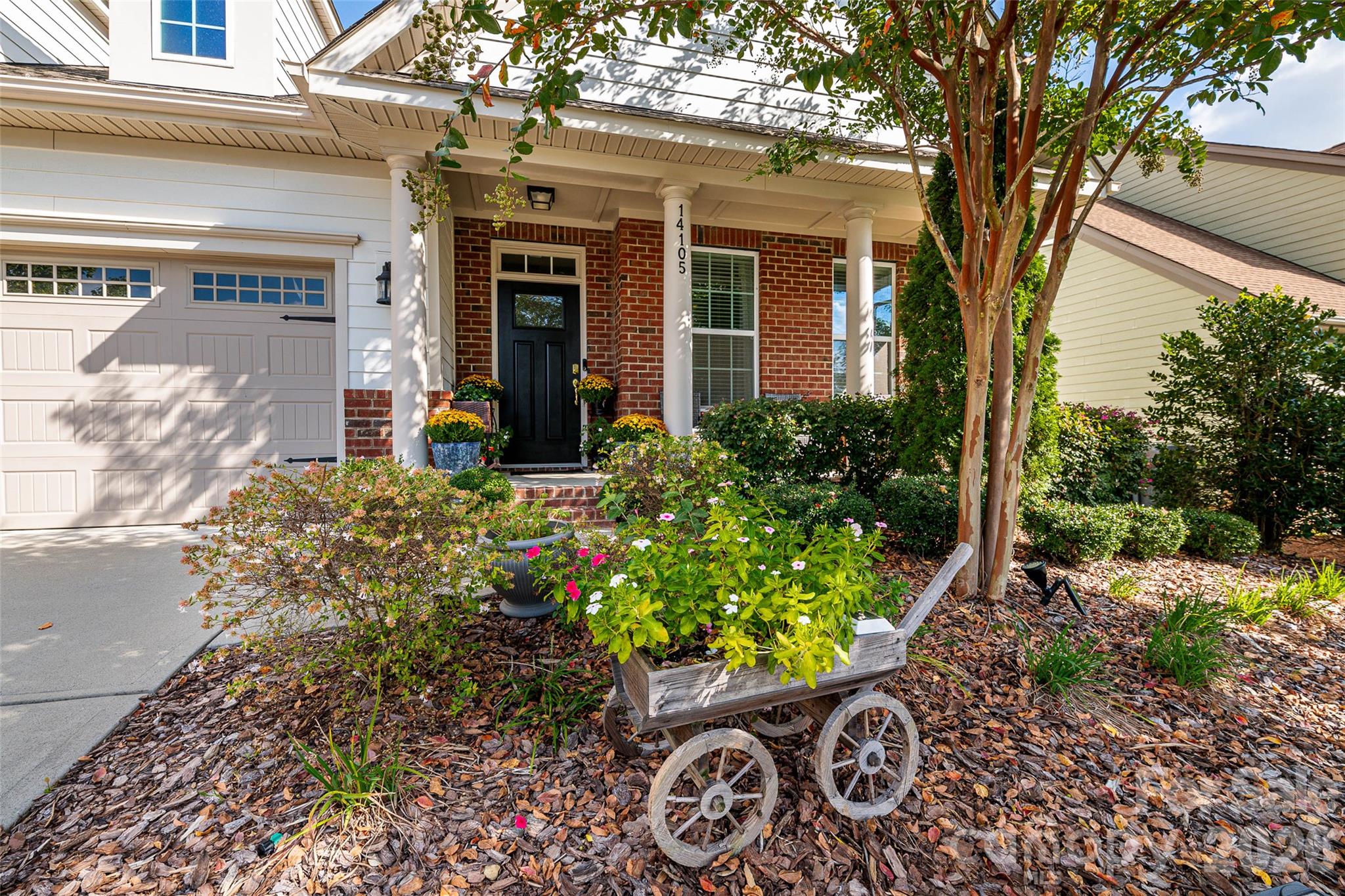 Single Family Residence at 14105 Samuel Merritt Drive, Charlotte, photo 2 of 46