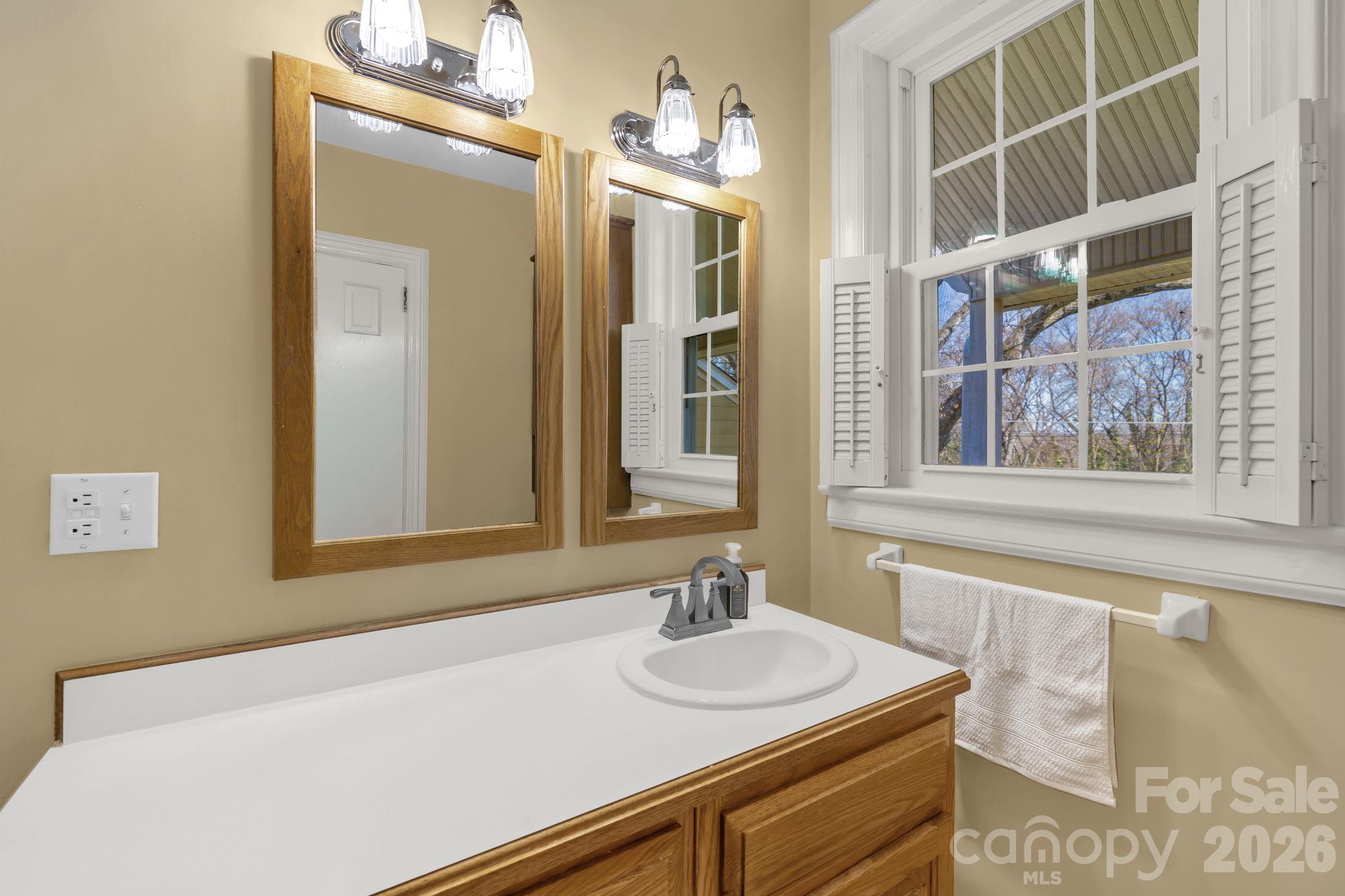 Single Family Residence at 651 Highland Drive, Eden, photo 27 of 42