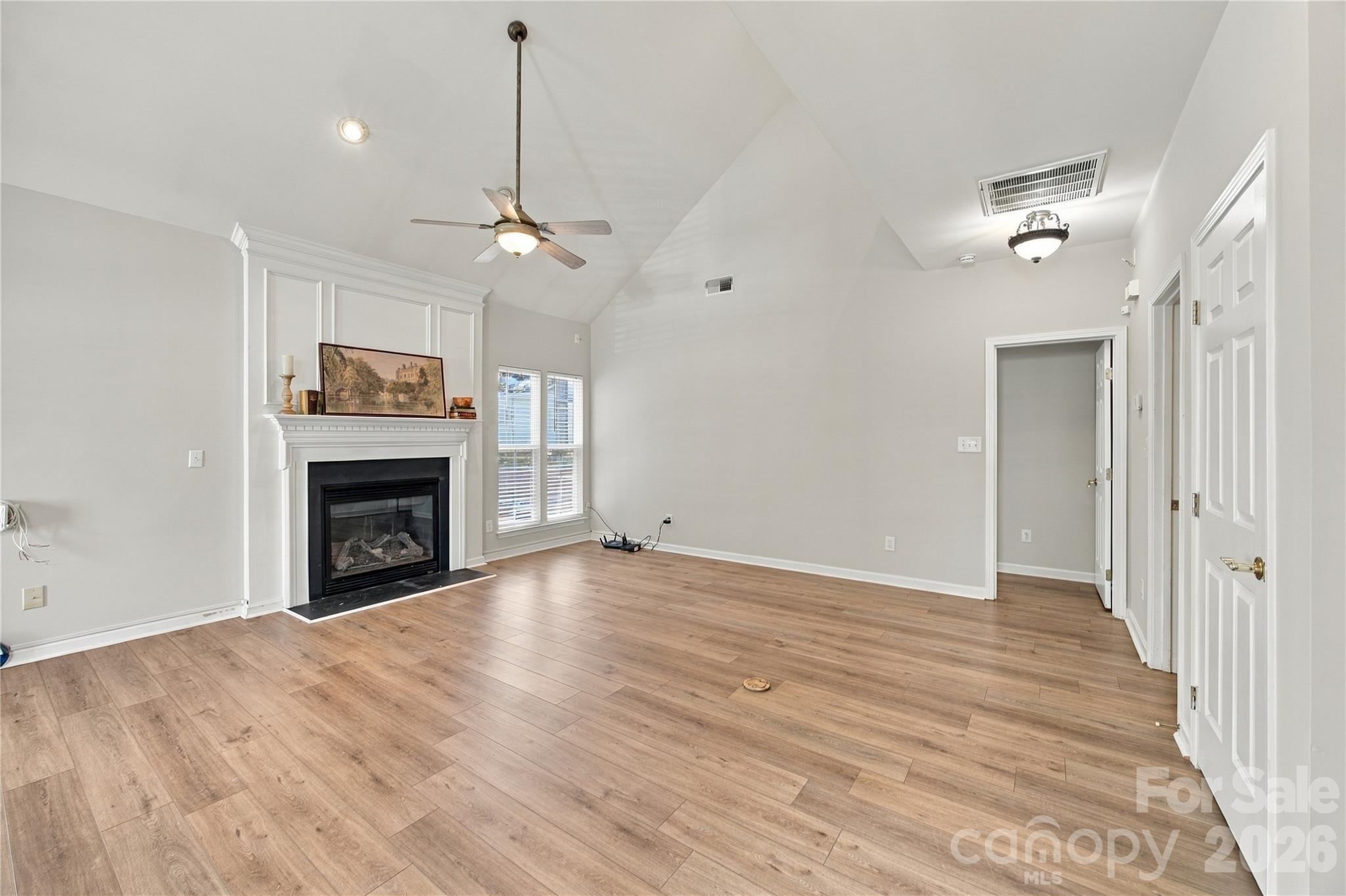 Gas fireplace - 195 Huntly Lane, Mooresville
