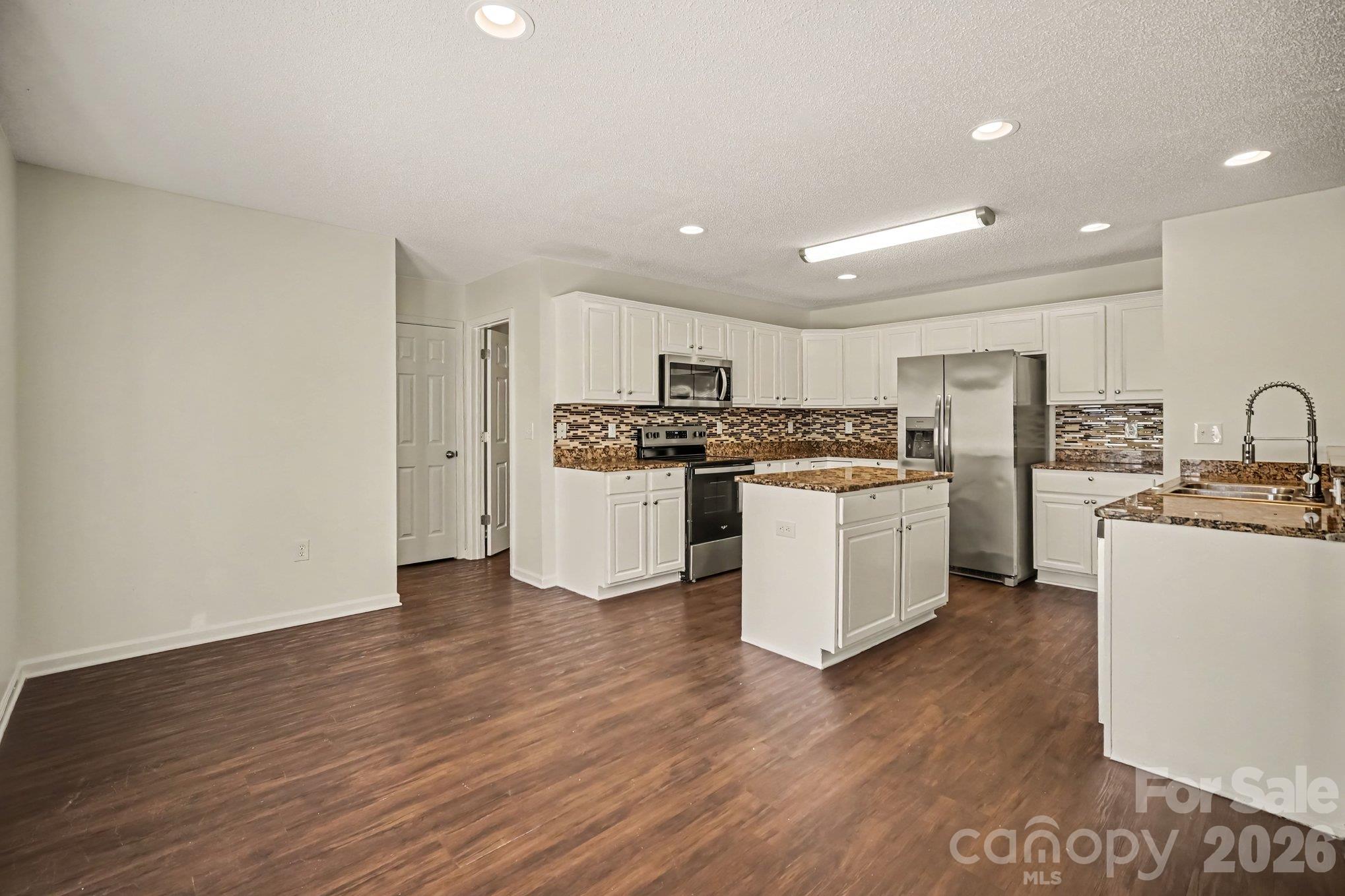 Single Family Residence at 2410 Highland Park Drive, Charlotte, photo 4 of 25