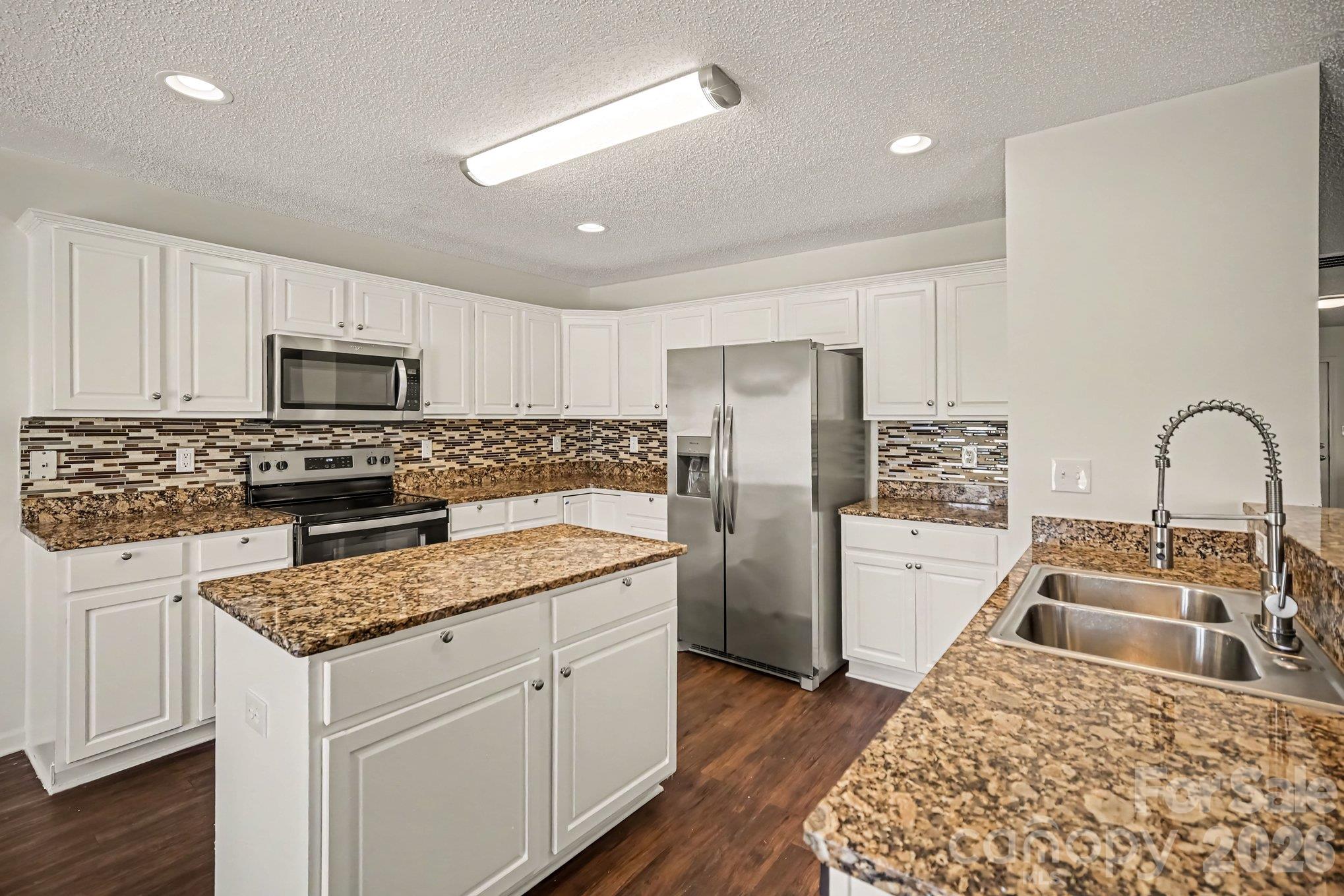 Single Family Residence at 2410 Highland Park Drive, Charlotte, photo 10 of 25