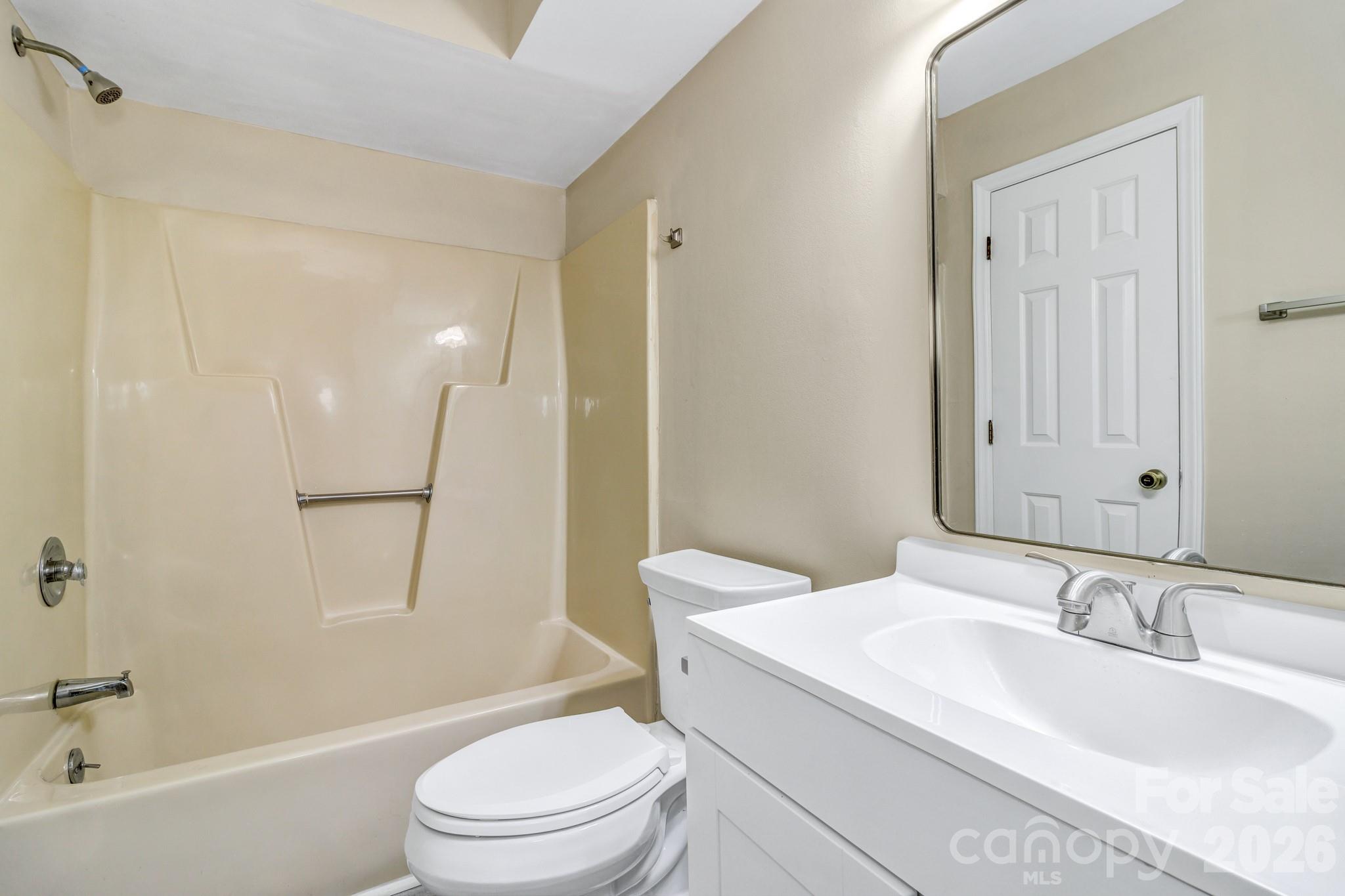 Condominium at 110 Heywood Road, Arden, photo 13 of 42