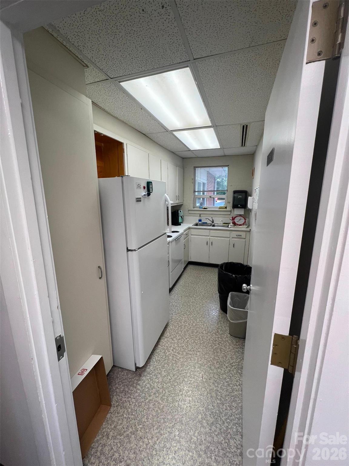 Medical at 320 E Lee Avenue, Yadkinville, photo 12 of 42