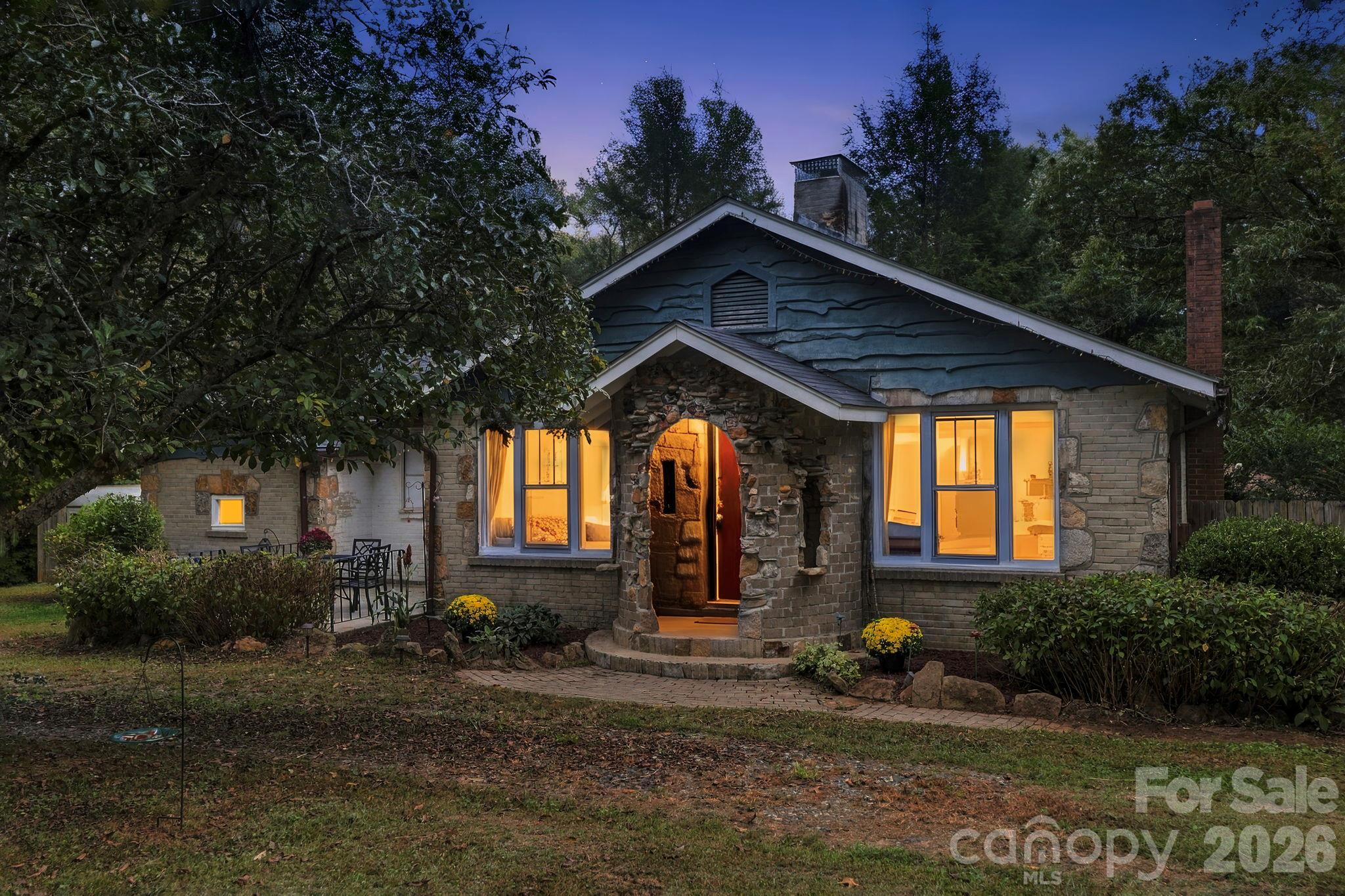 Single Family Residence at 2004 Old South Carolina Avenue, Hendersonville