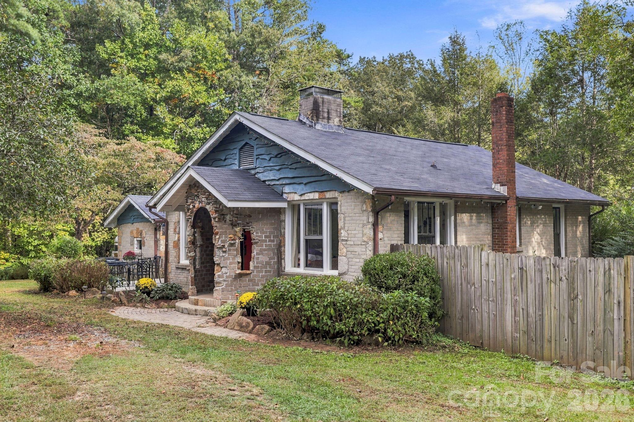 Single Family Residence at 2004 Old South Carolina Avenue, Hendersonville, photo 5 of 47