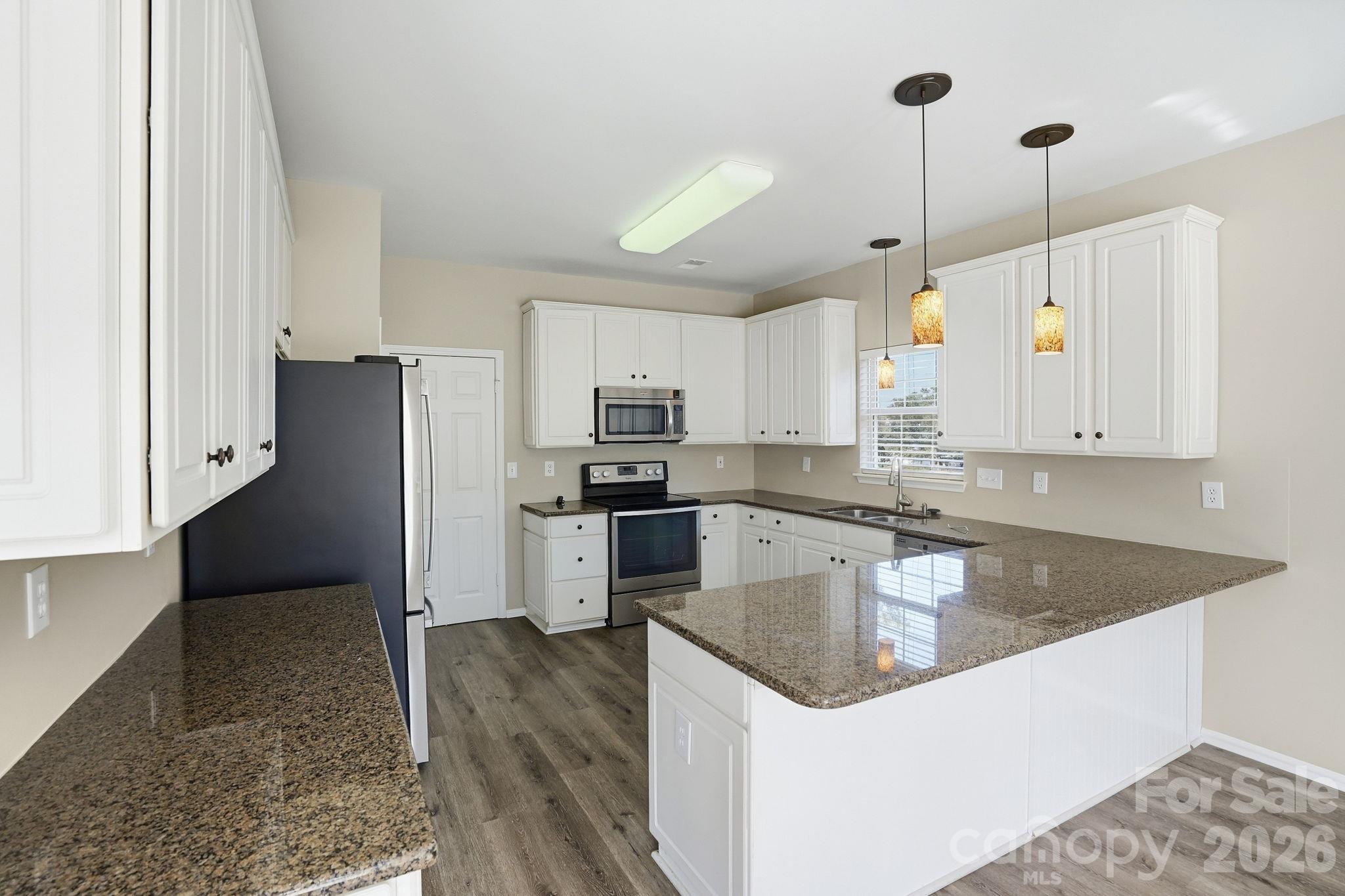 Single Family Residence at 166 Castles Gate Drive, Mooresville, photo 14 of 47