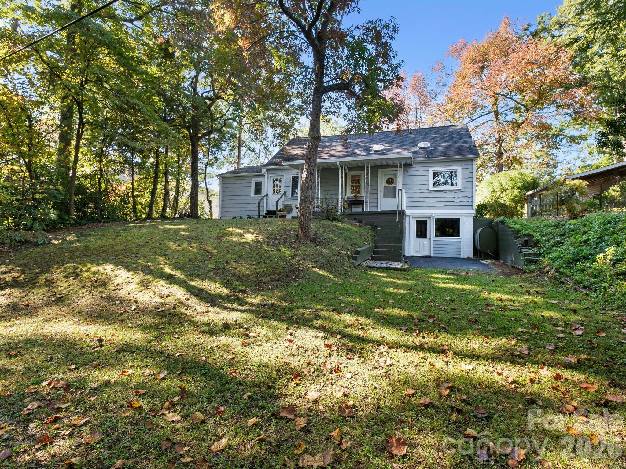 usable back yard - 119 Briarwood Lane, Hendersonville