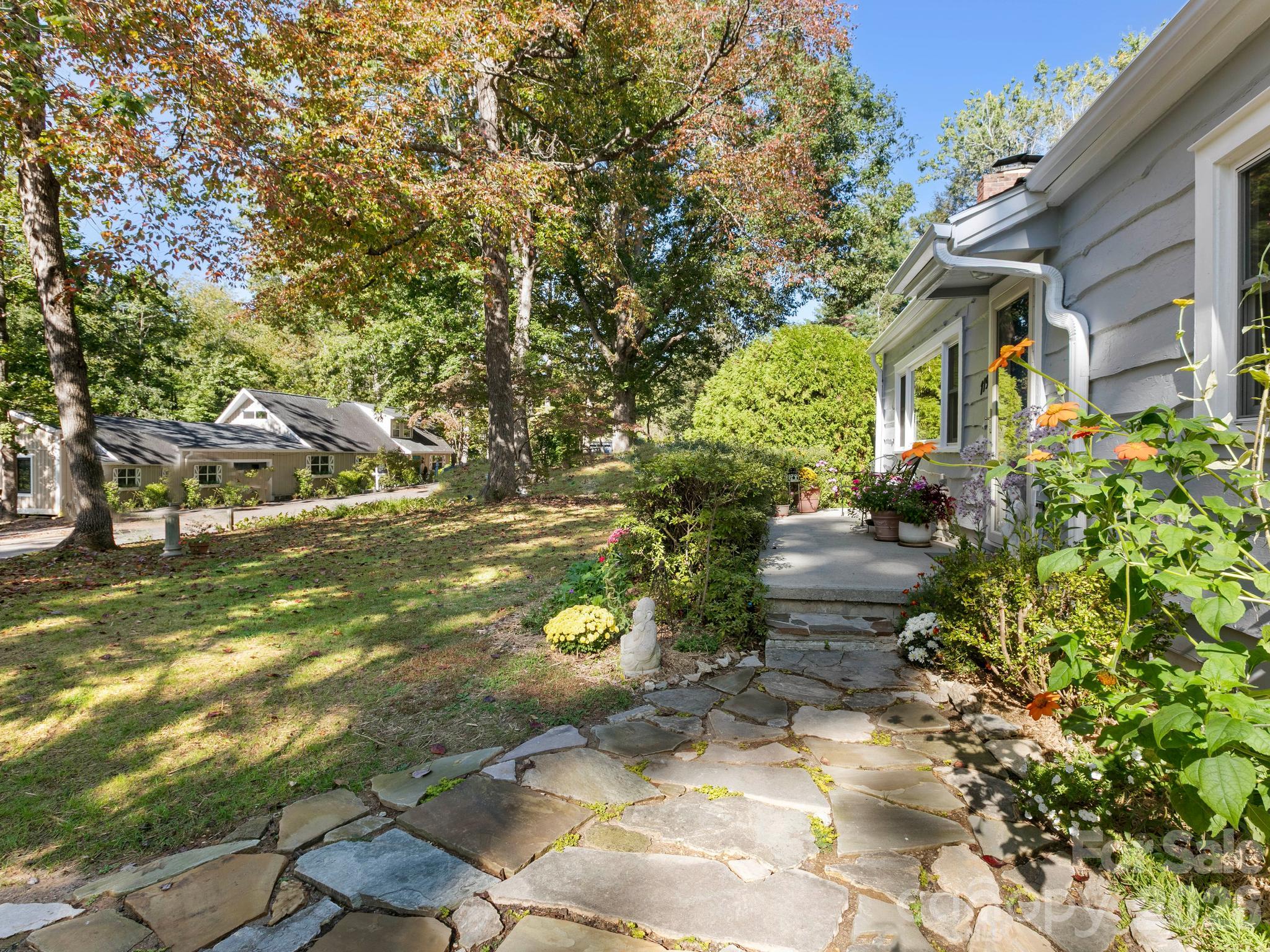 peaceful front porch - 119 Briarwood Lane, Hendersonville
