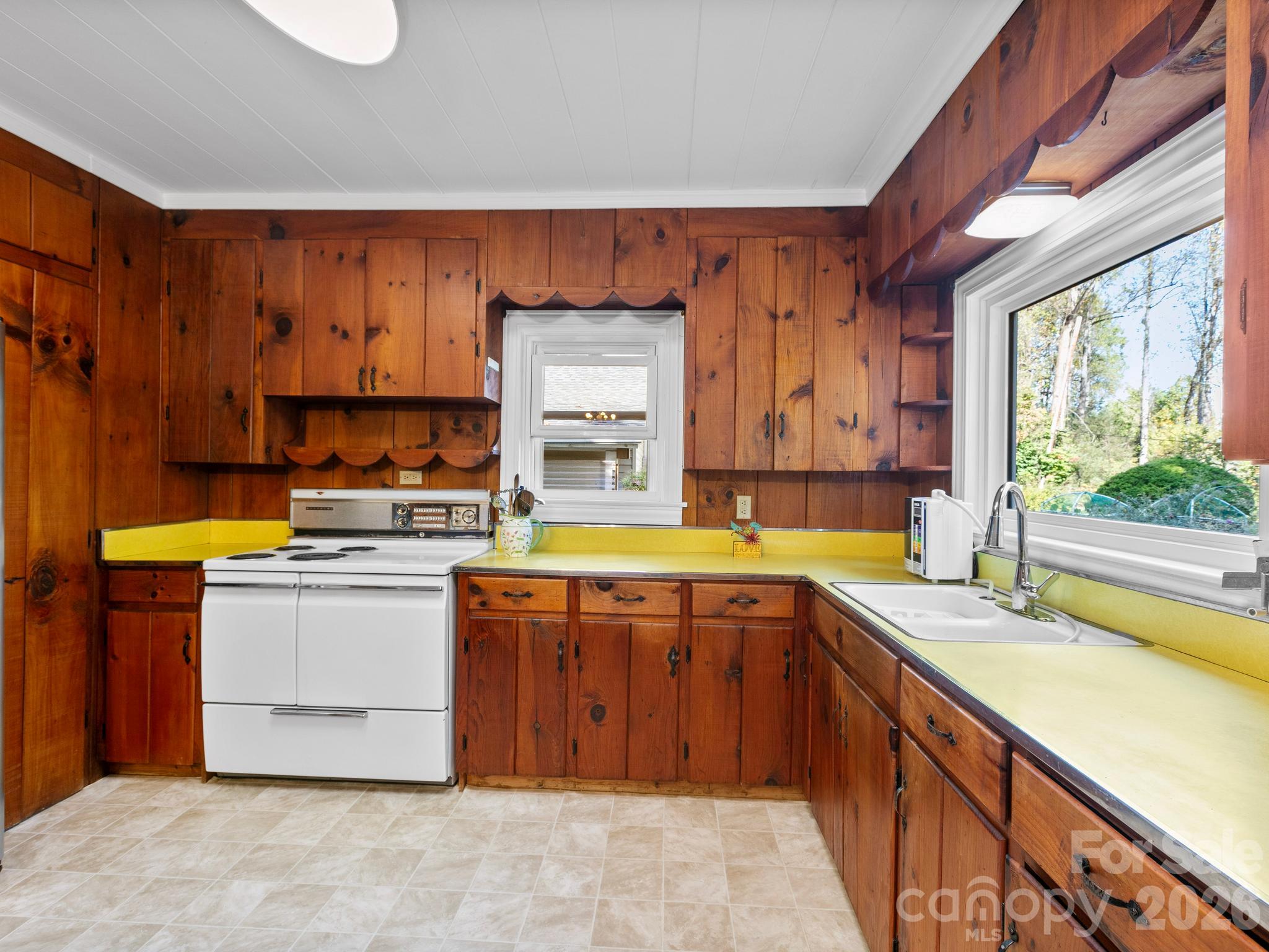 bright and cherry - 119 Briarwood Lane, Hendersonville