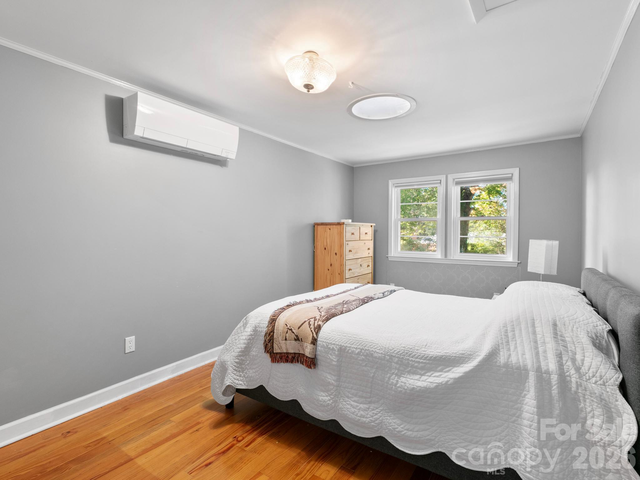 private primary bedroom - 119 Briarwood Lane, Hendersonville