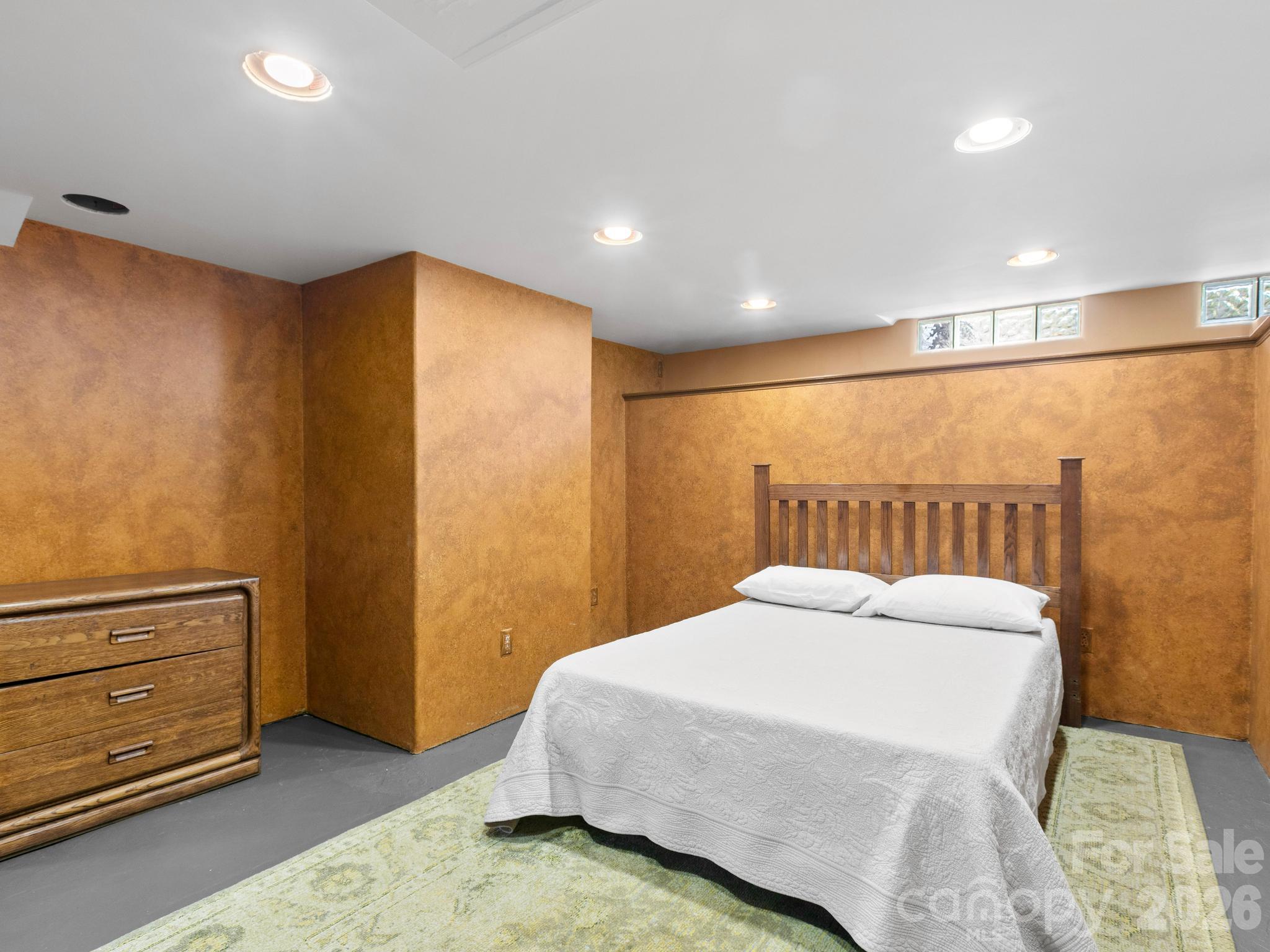 kiva room - 119 Briarwood Lane, Hendersonville
