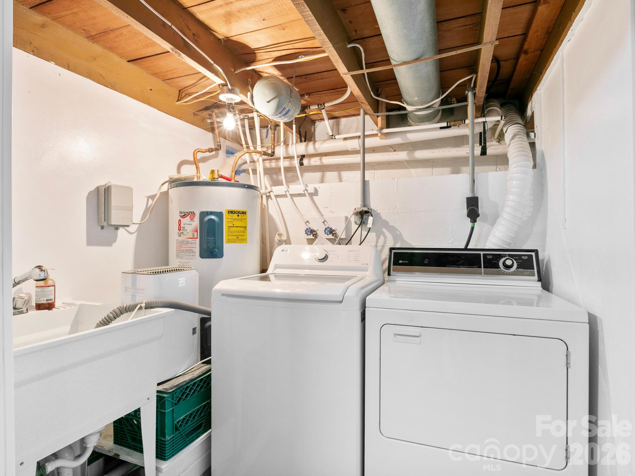 laundry room - 119 Briarwood Lane, Hendersonville