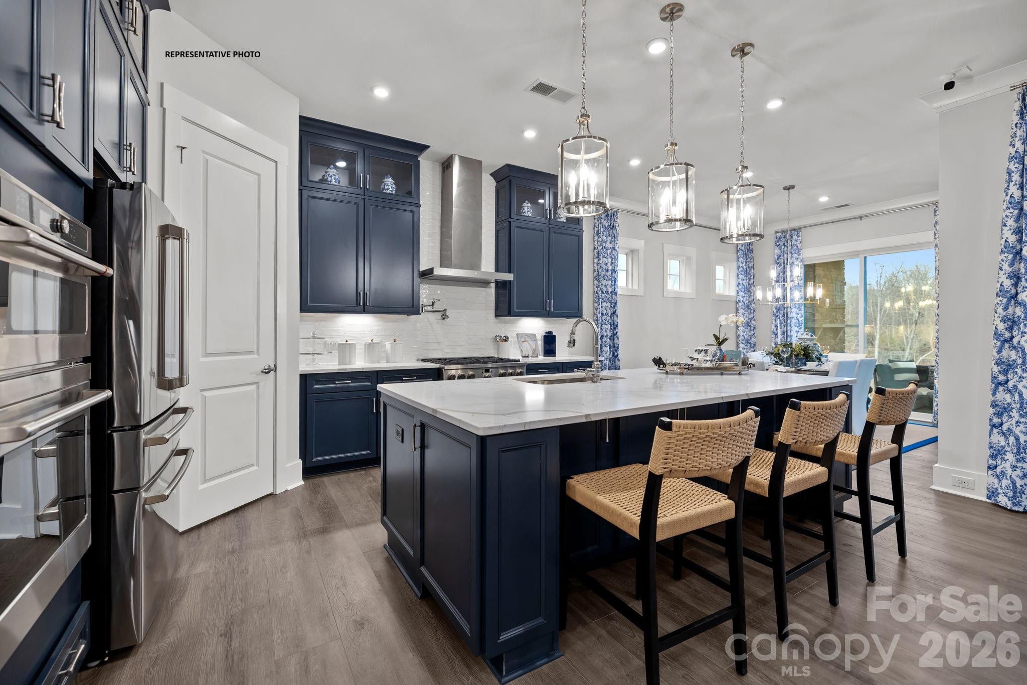 Single Family Residence at 1424 Twin Leaf Road, Fort Mill, photo 2 of 27