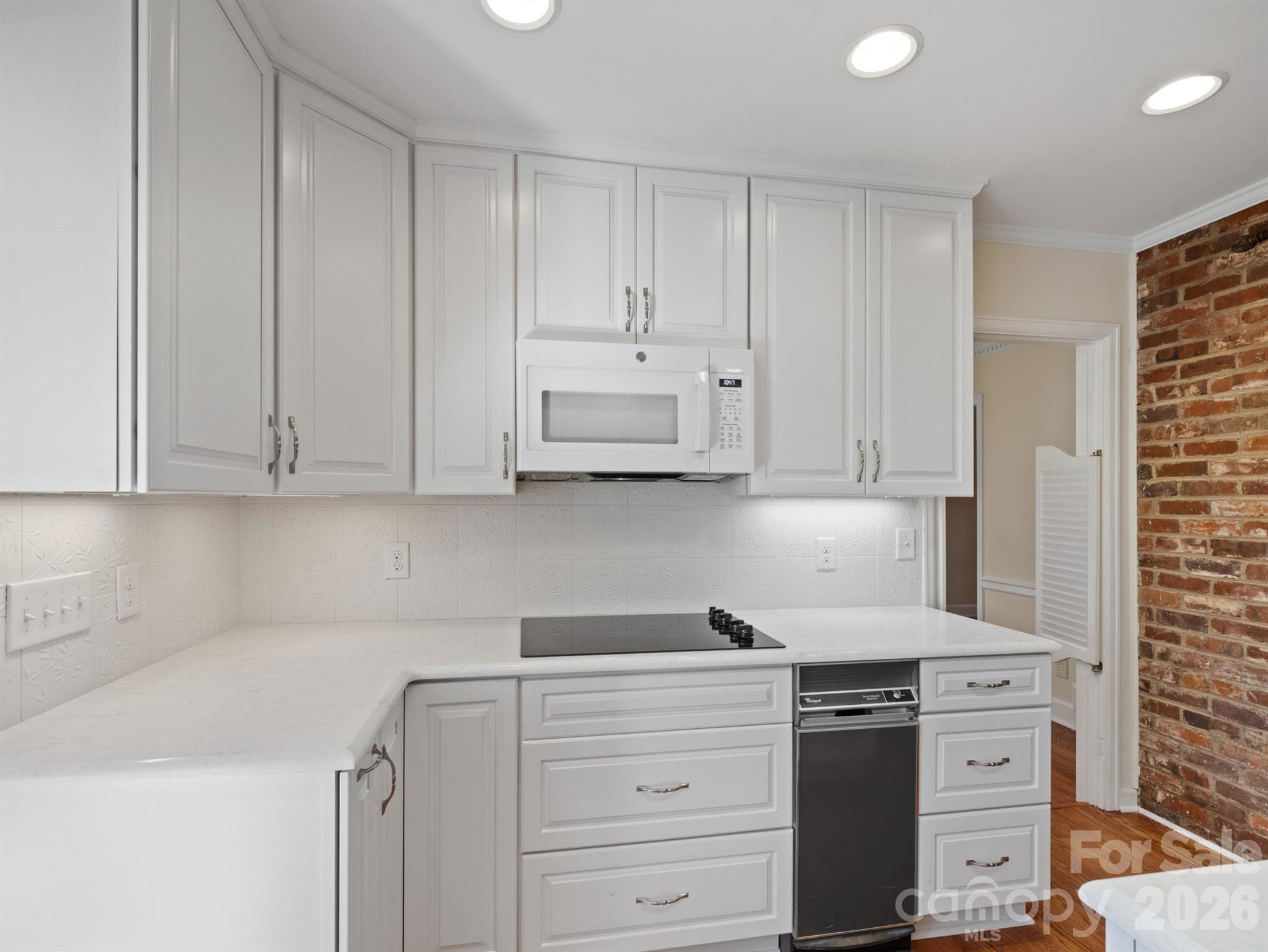 Single Family Residence at 2111 Sagamore Road, Charlotte, photo 10 of 46