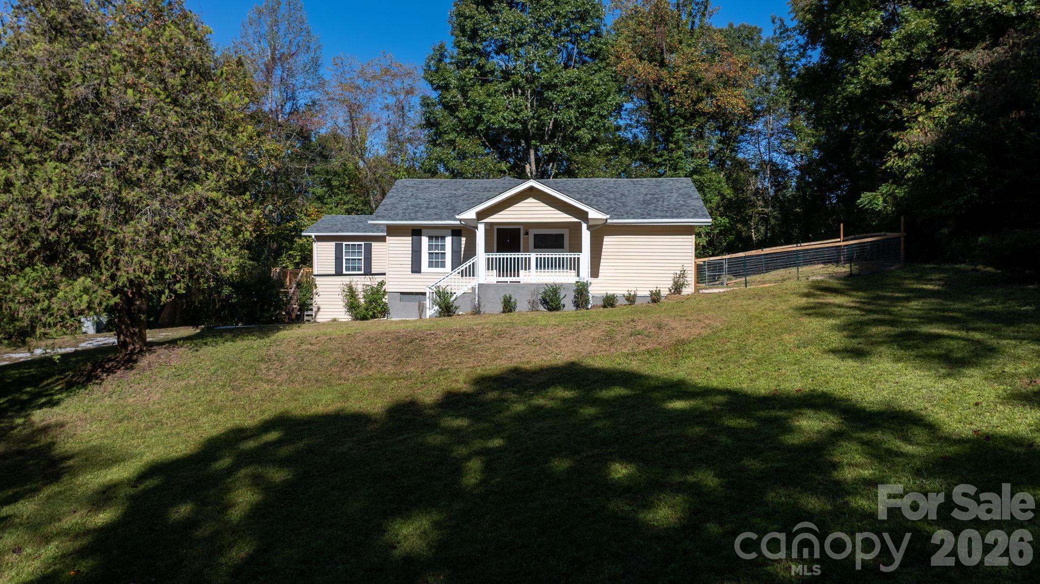 Single Family Residence at 1240 Piedmont Drive, Lenoir, photo 2 of 26