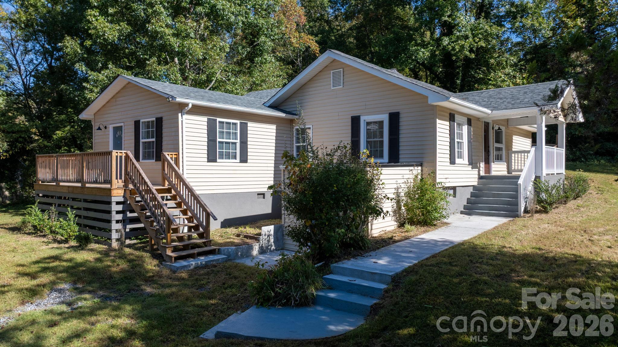 Single Family Residence at 1240 Piedmont Drive, Lenoir, photo 3 of 26