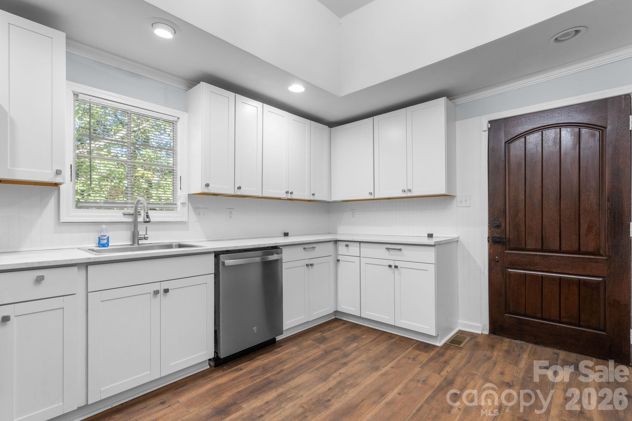 Single Family Residence at 1240 Piedmont Drive, Lenoir, photo 10 of 26