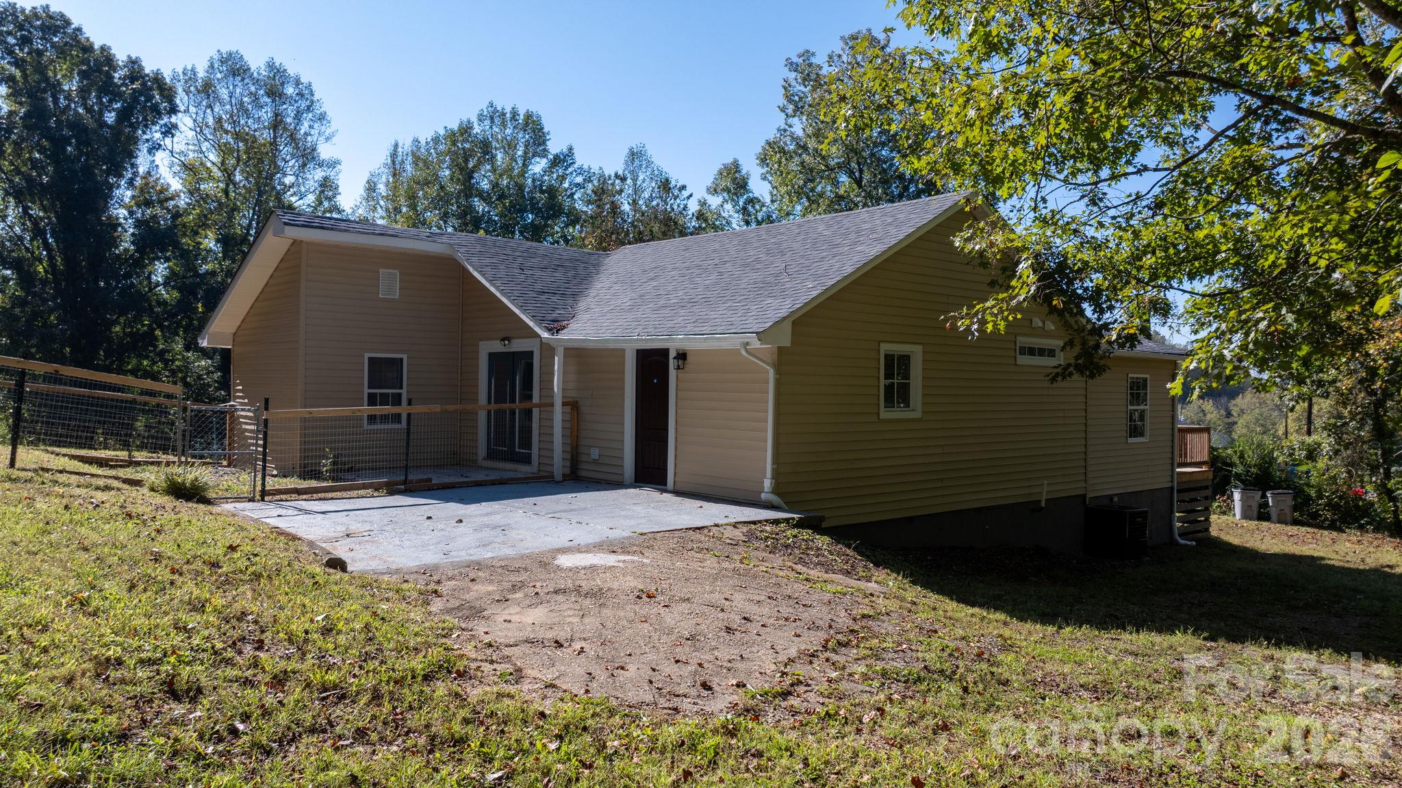 Single Family Residence at 1240 Piedmont Drive, Lenoir, photo 21 of 26