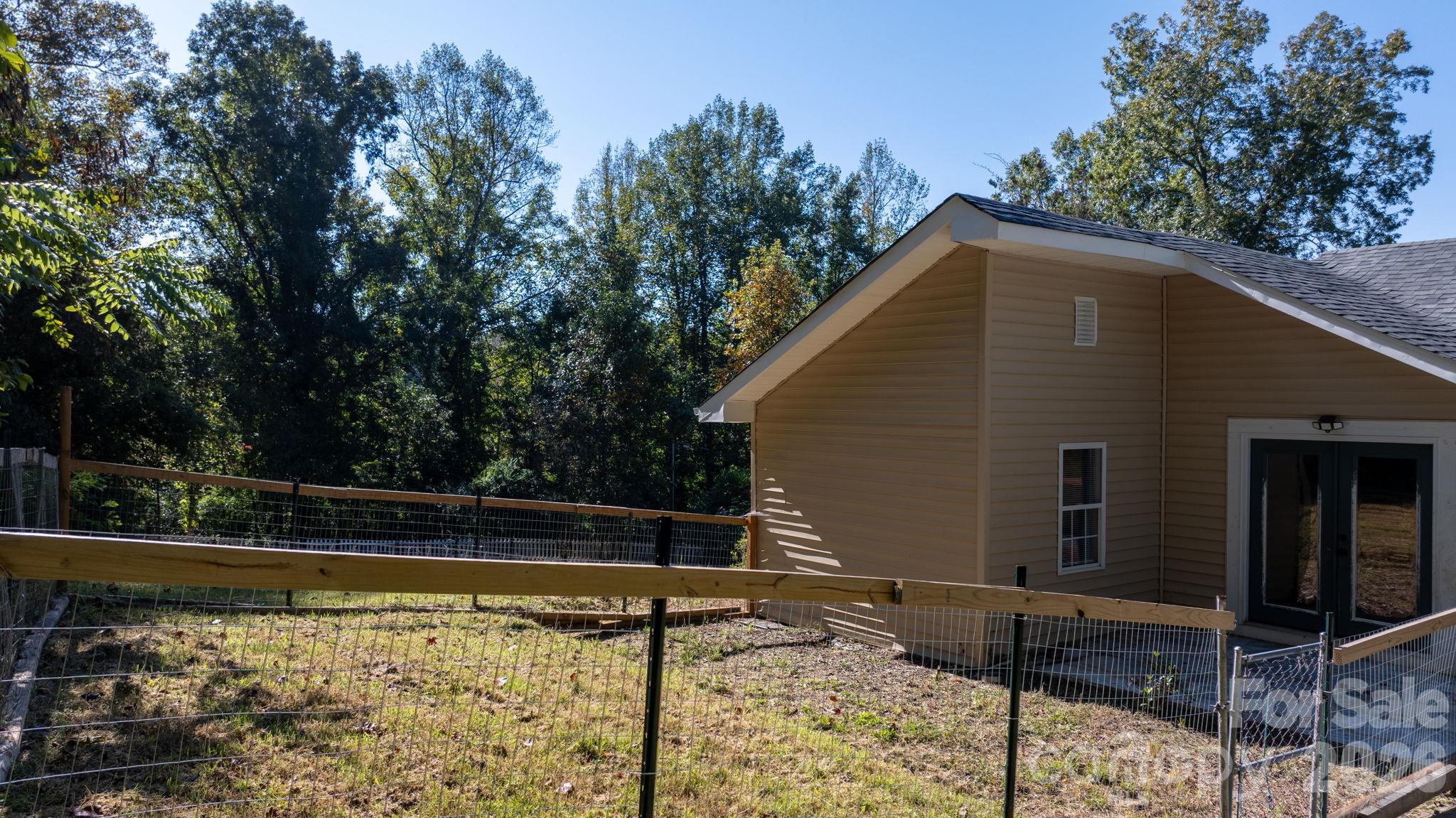 Single Family Residence at 1240 Piedmont Drive, Lenoir, photo 23 of 26