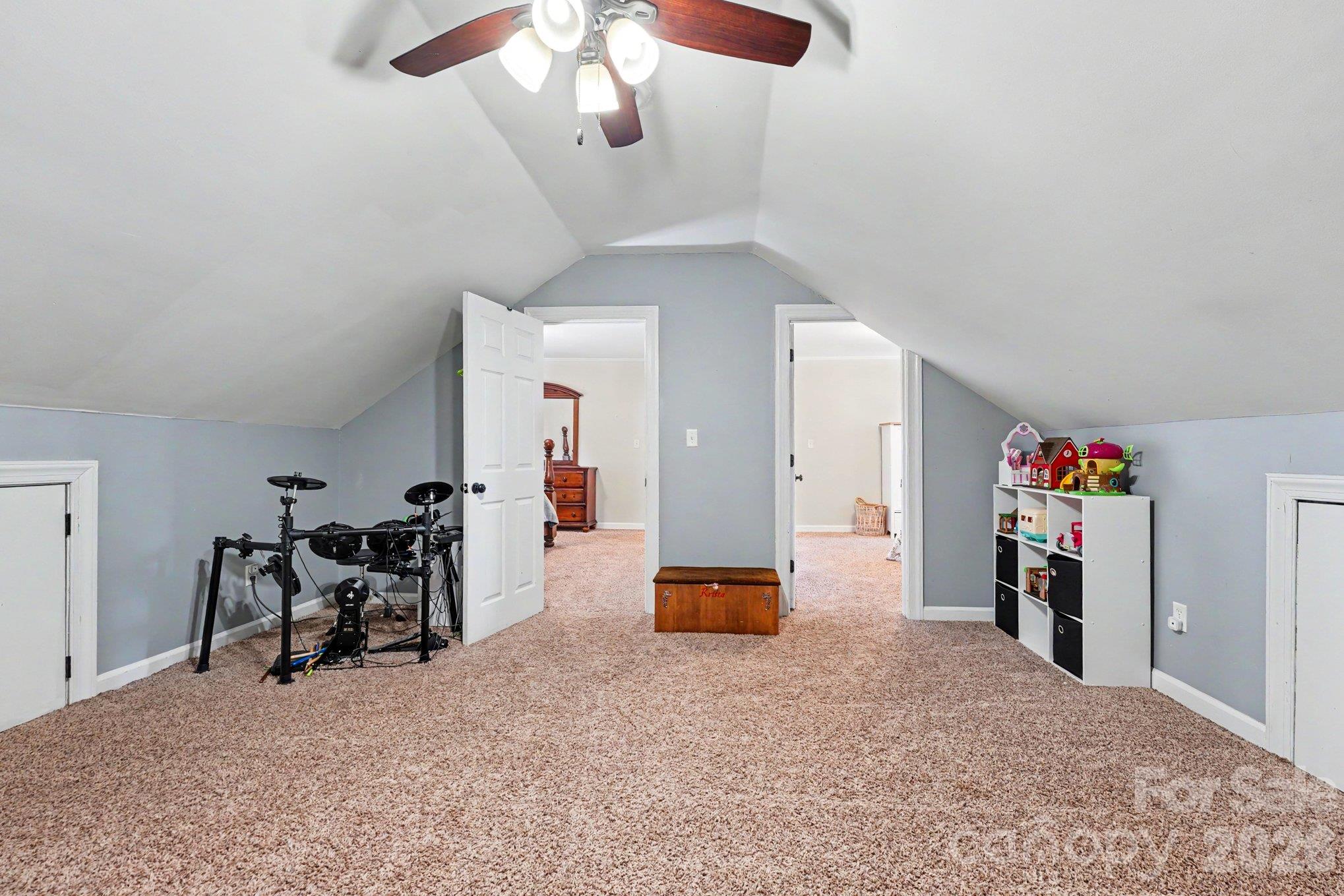 Versatile bonus space adjoining the two guest bedrooms offer room for a playroom, hobbies, library, or a cozy lounge - 607 Anderson Avenue, Salisbury