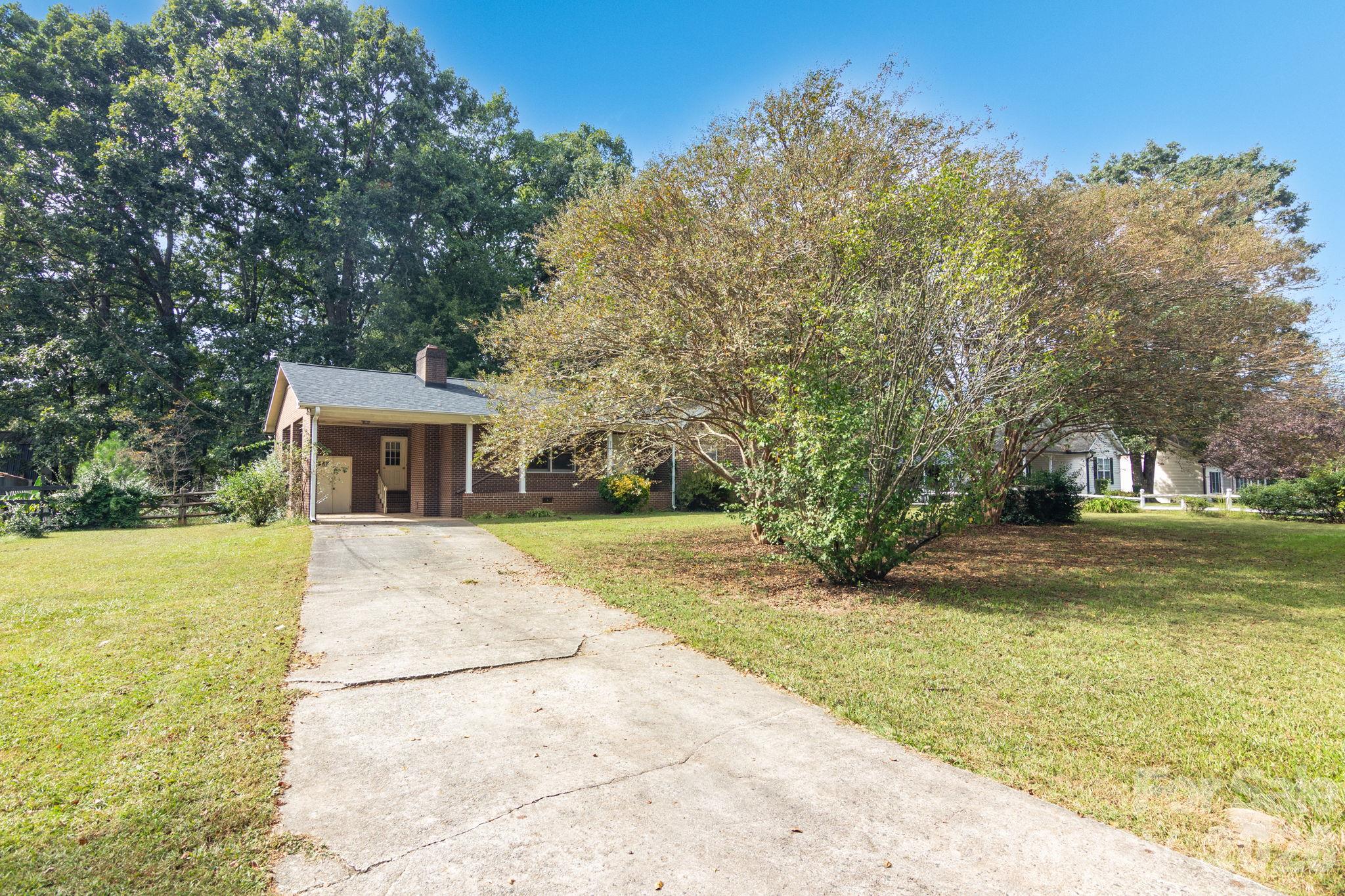 Single Family Residence at 220 Bradford Drive, Salisbury, photo 2 of 32