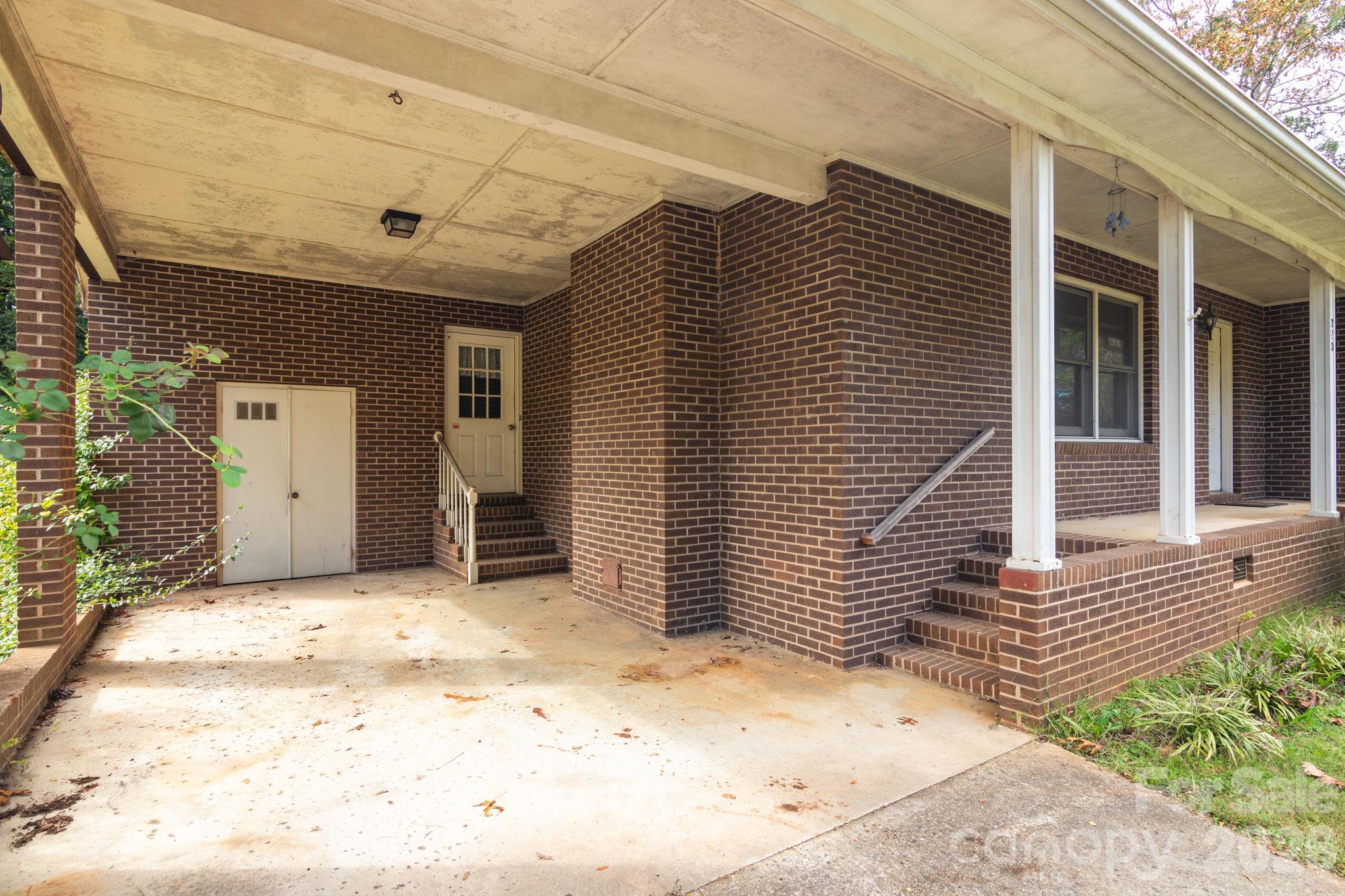 Single Family Residence at 220 Bradford Drive, Salisbury, photo 3 of 32