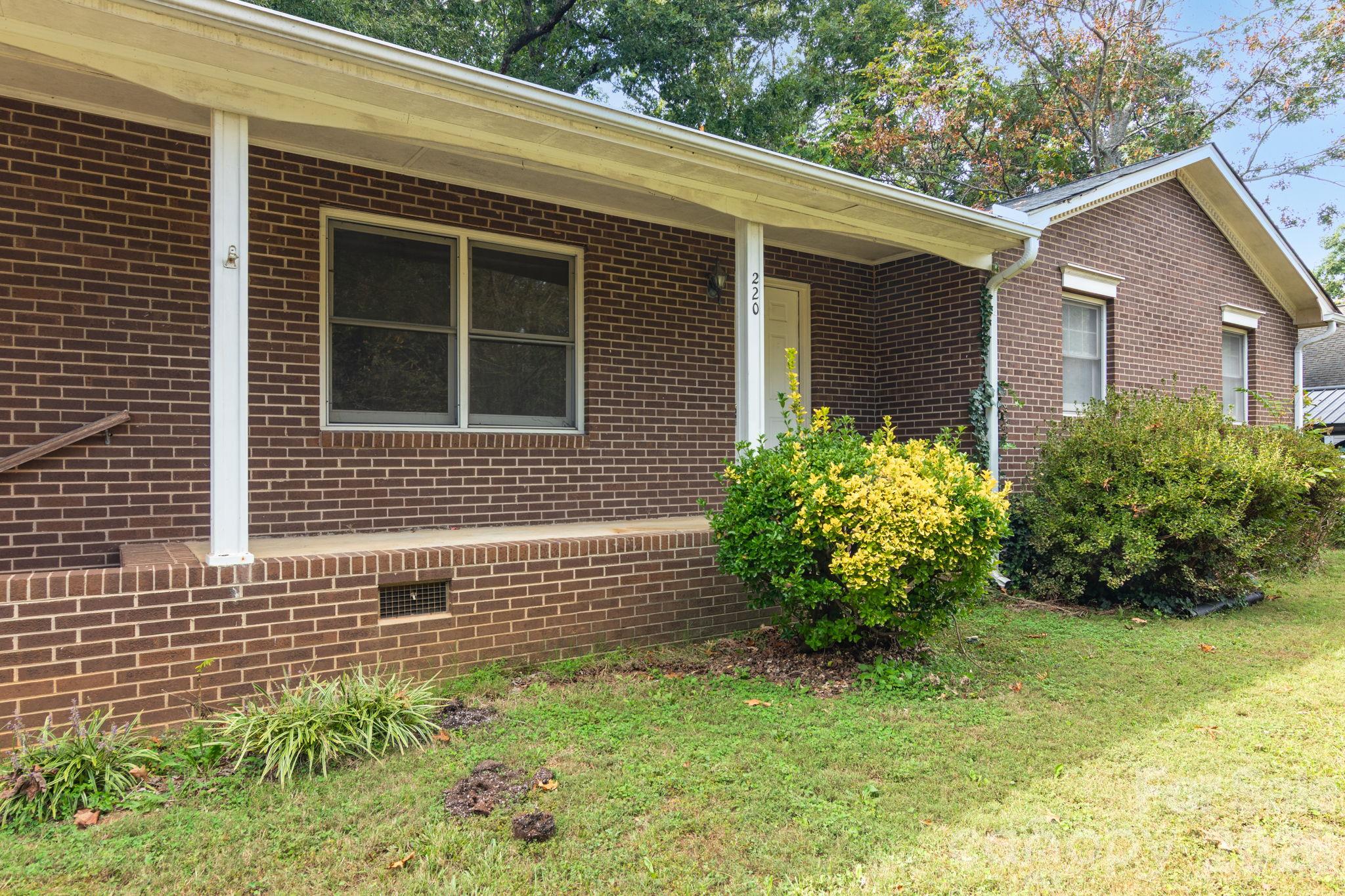 Single Family Residence at 220 Bradford Drive, Salisbury, photo 4 of 32