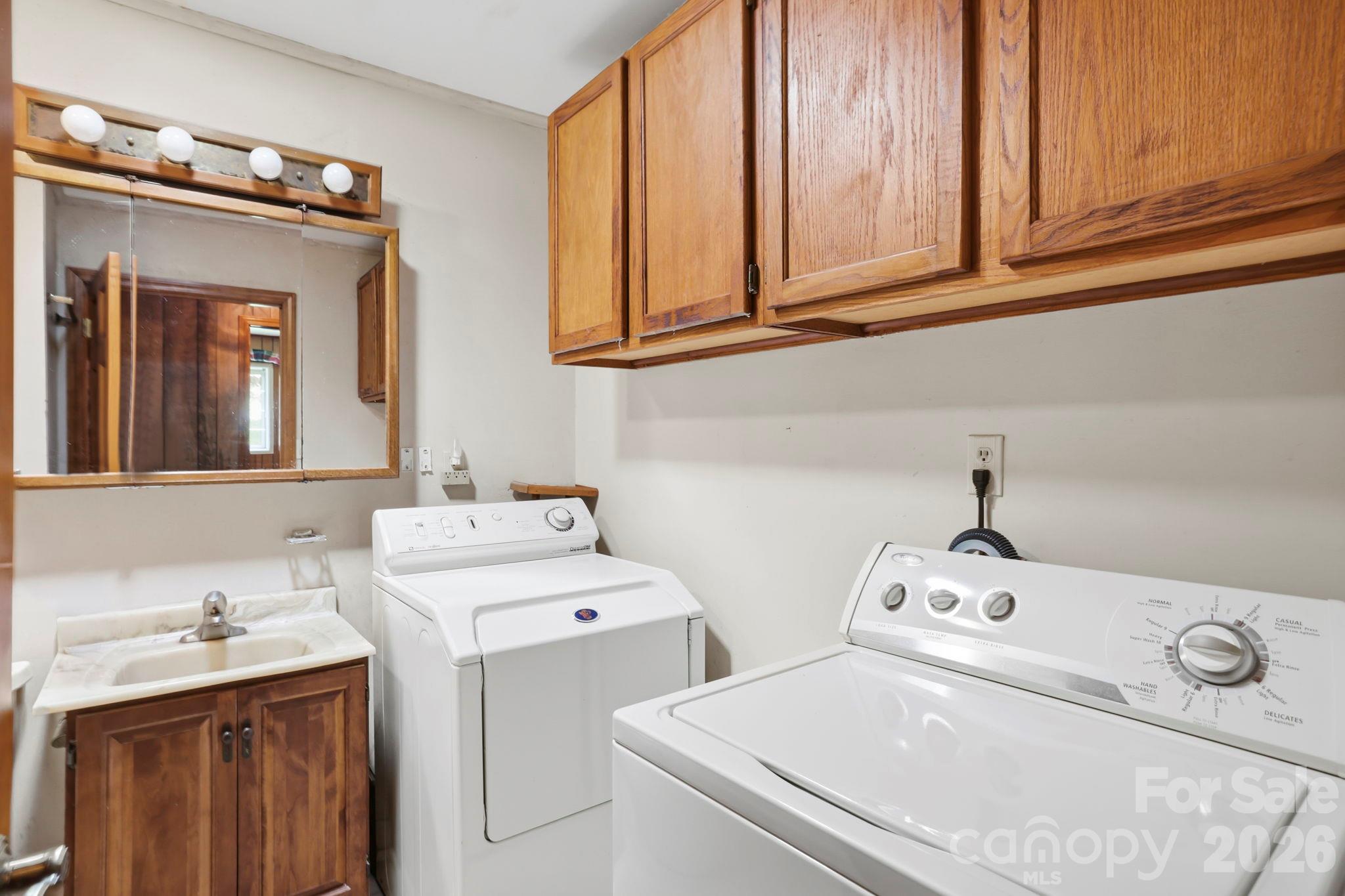 Full Bathroom with Laundry - 648 Crystal Drive - 648 Crystal Drive, Hendersonville