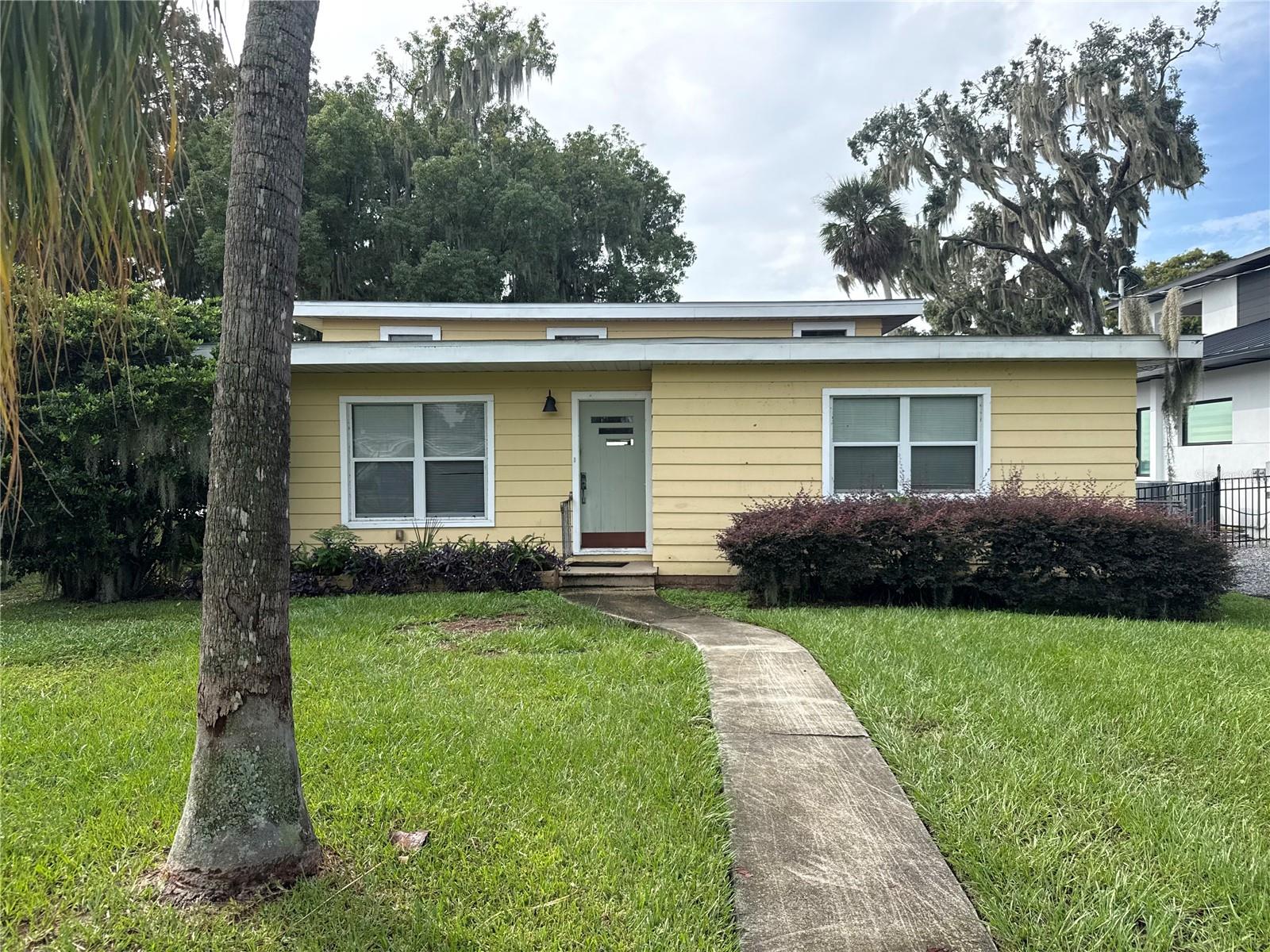 722 LAKE DORA DR