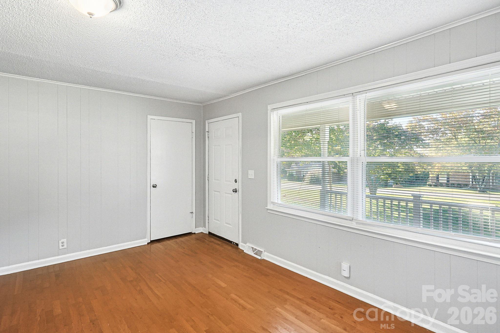 Single Family Residence at 1316 Mayberry Road, Dallas, photo 4 of 39