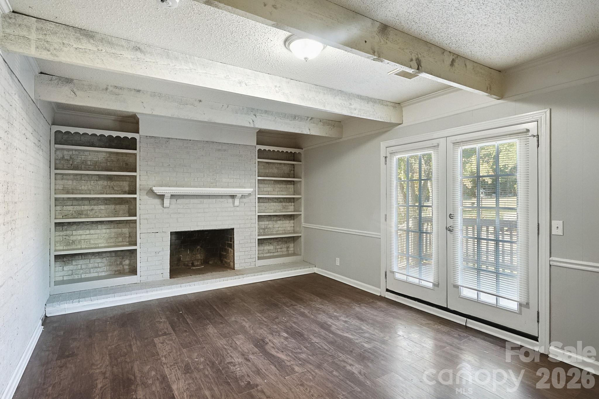Single Family Residence at 1316 Mayberry Road, Dallas, photo 9 of 39