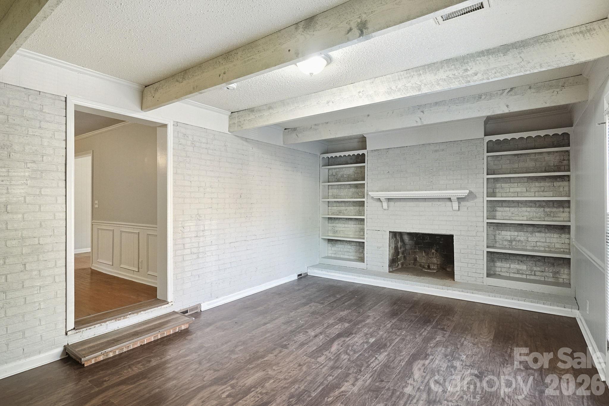 Single Family Residence at 1316 Mayberry Road, Dallas, photo 10 of 39