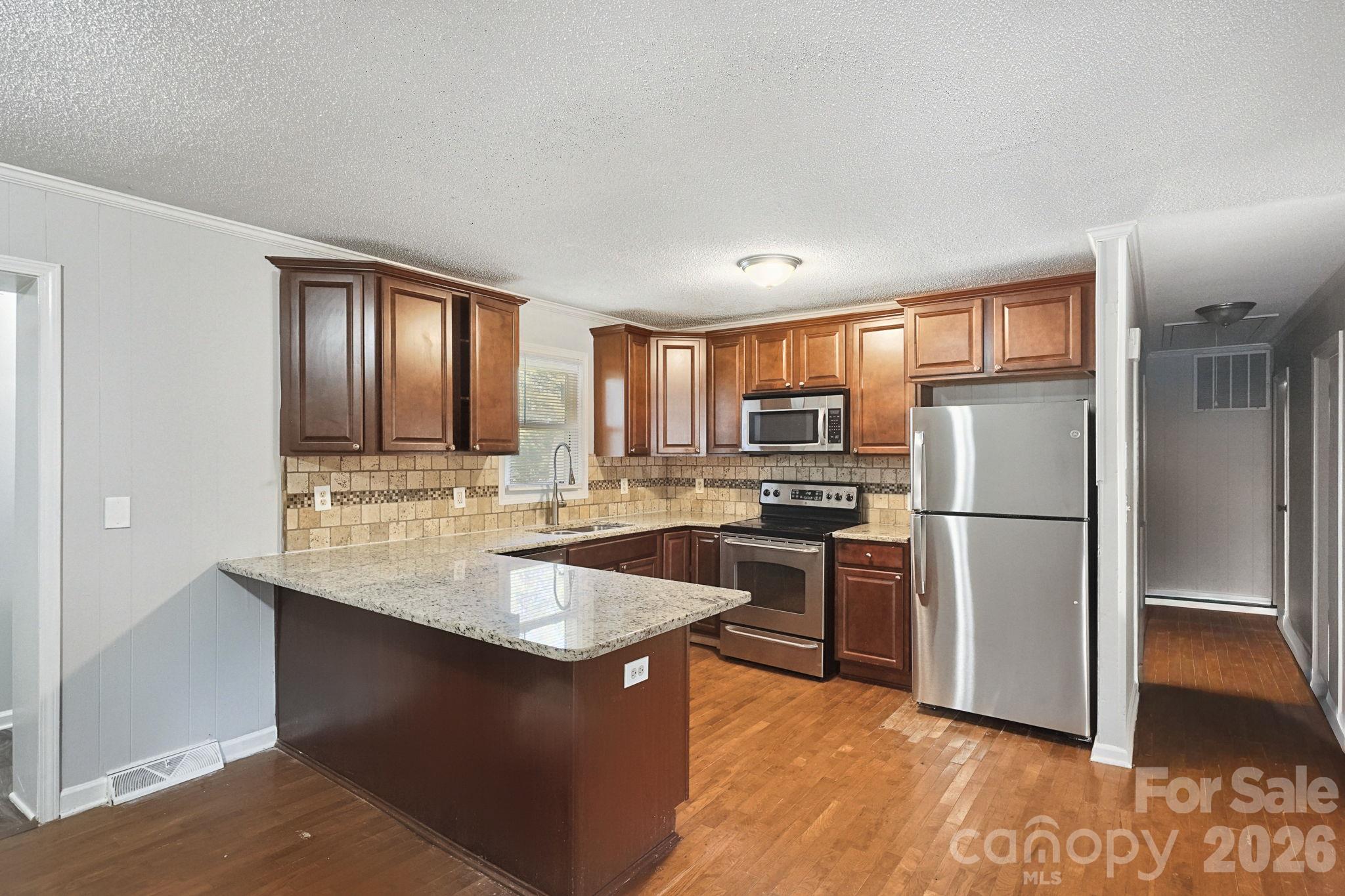 Single Family Residence at 1316 Mayberry Road, Dallas, photo 12 of 39